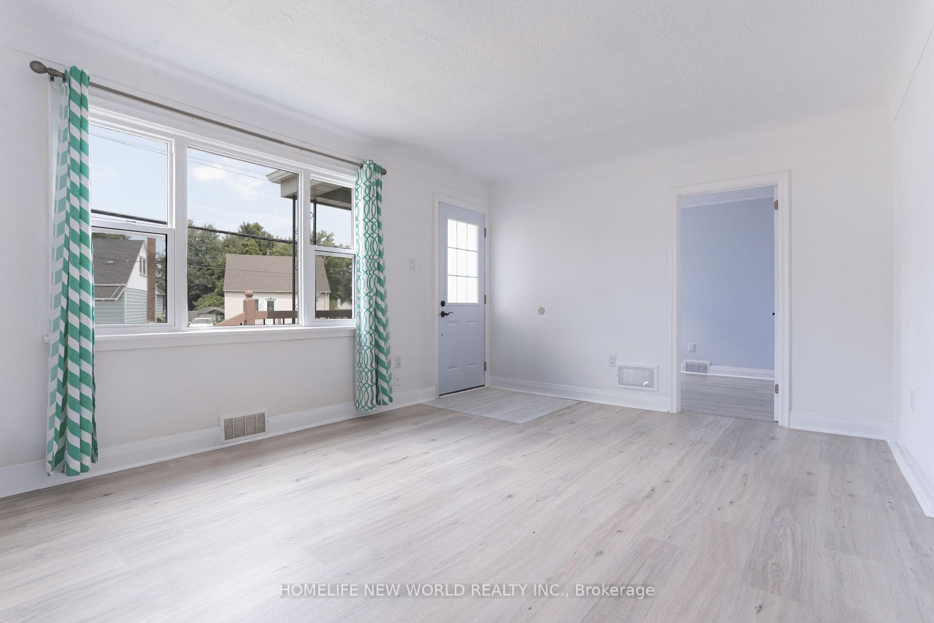 422 Welland Avenue photo 7