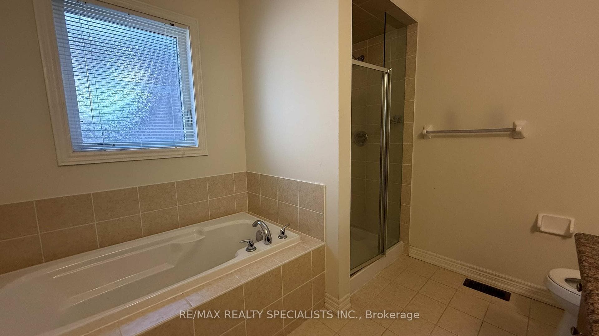 3273 Stoney Crescent photo 20