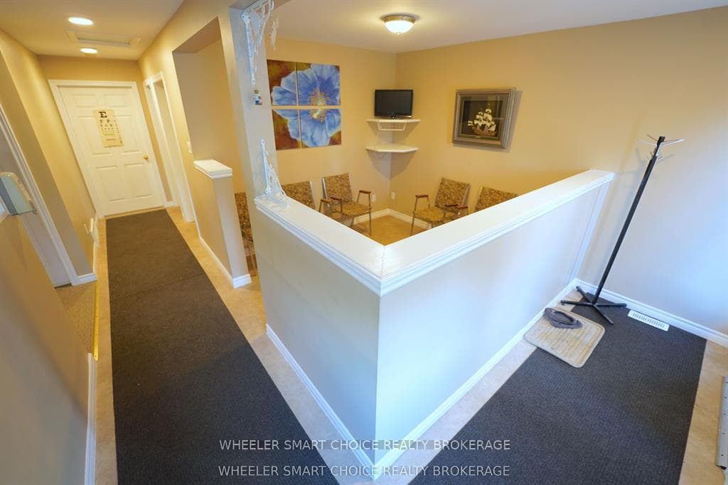2135 Pitt Street photo 8