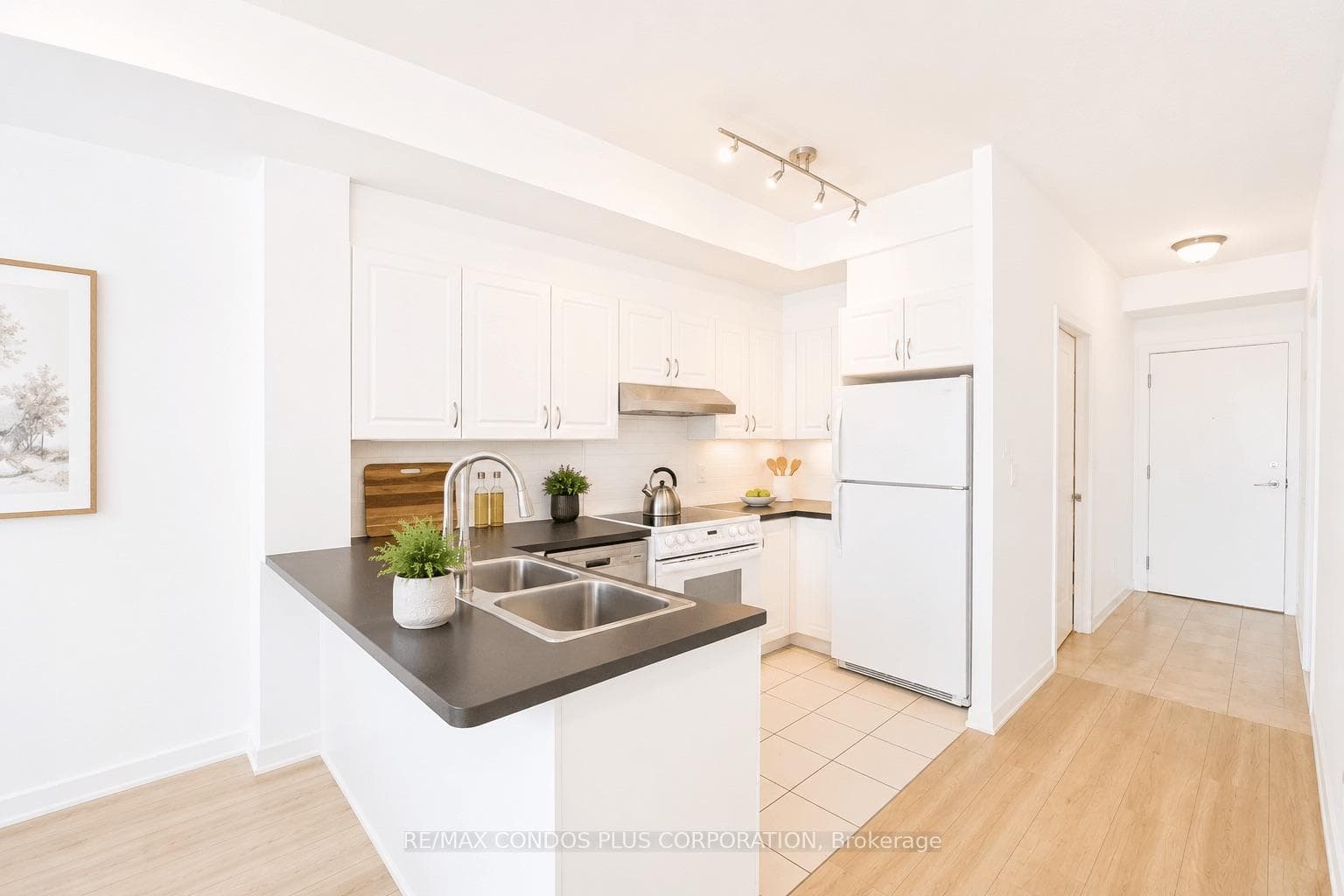 18 Beverley Street Unit 801 photo 7