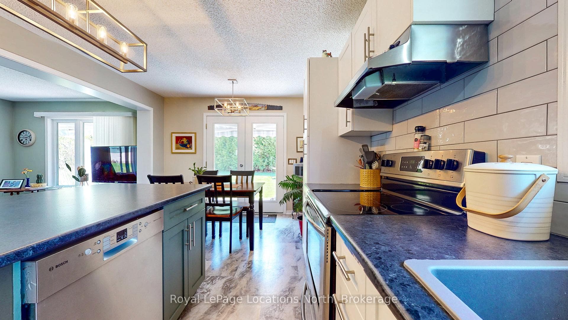 Upgraded S/S Appliances & Ceramic Backsplash