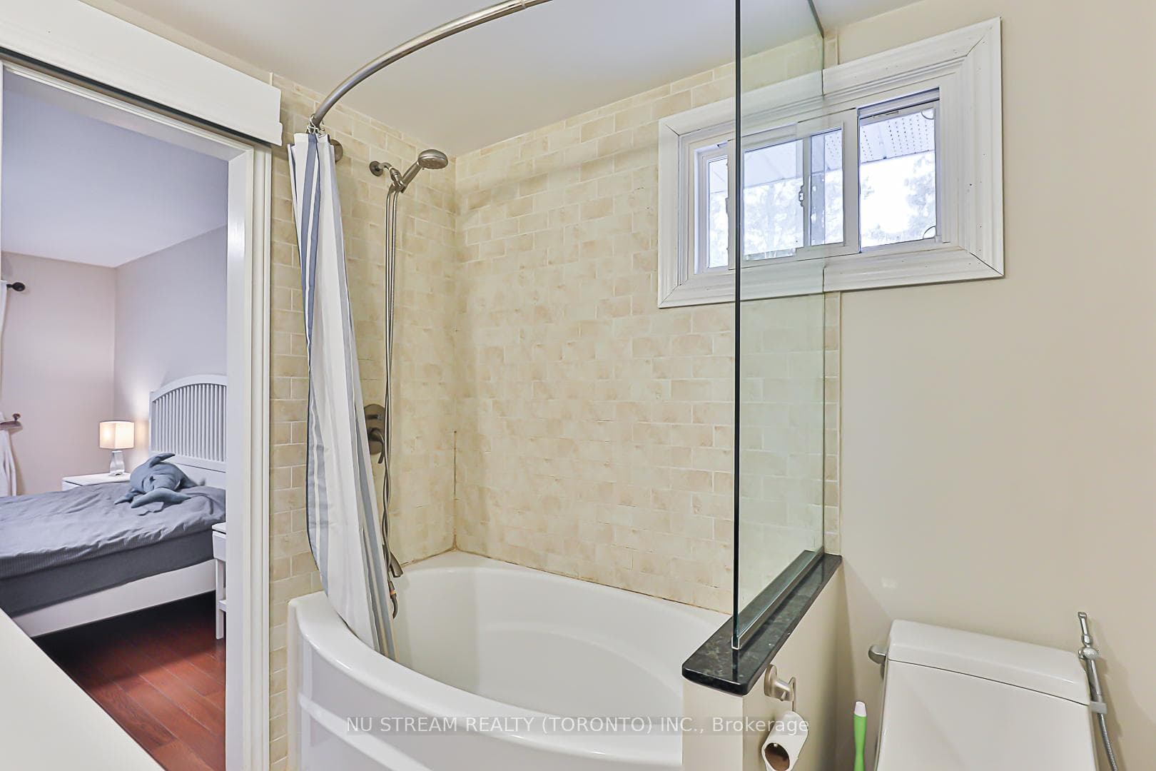 68 Proctor Avenue photo 22