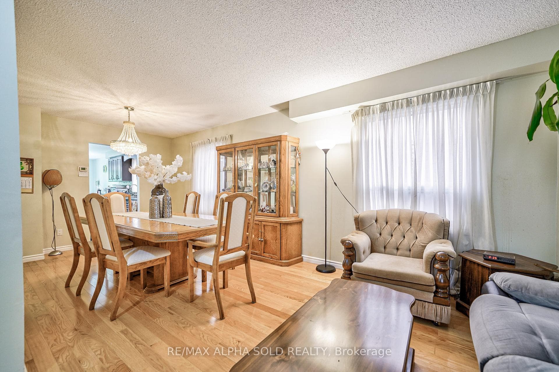 95 Roxanne Crescent photo 6