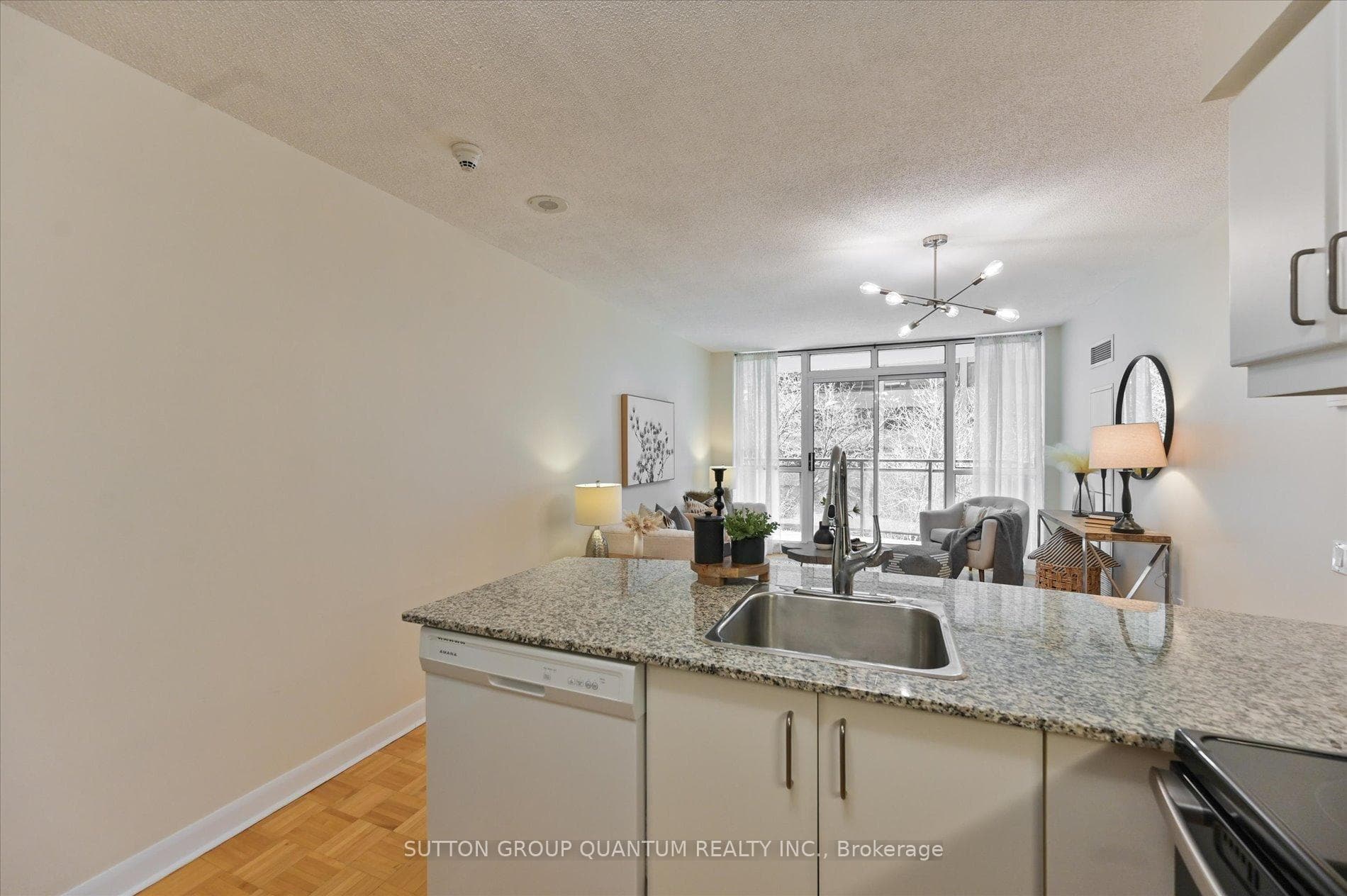 33 Sheppard Avenue Unit 401 photo 9