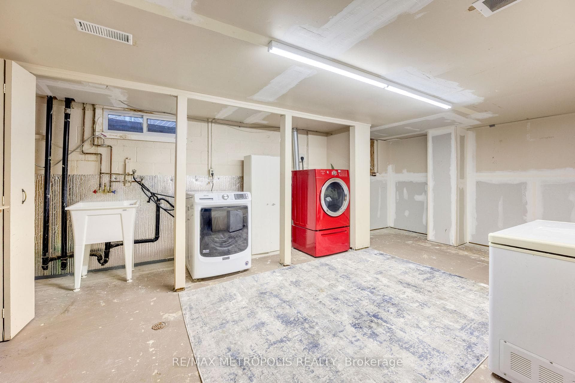 485 Bentinck Drive photo 27