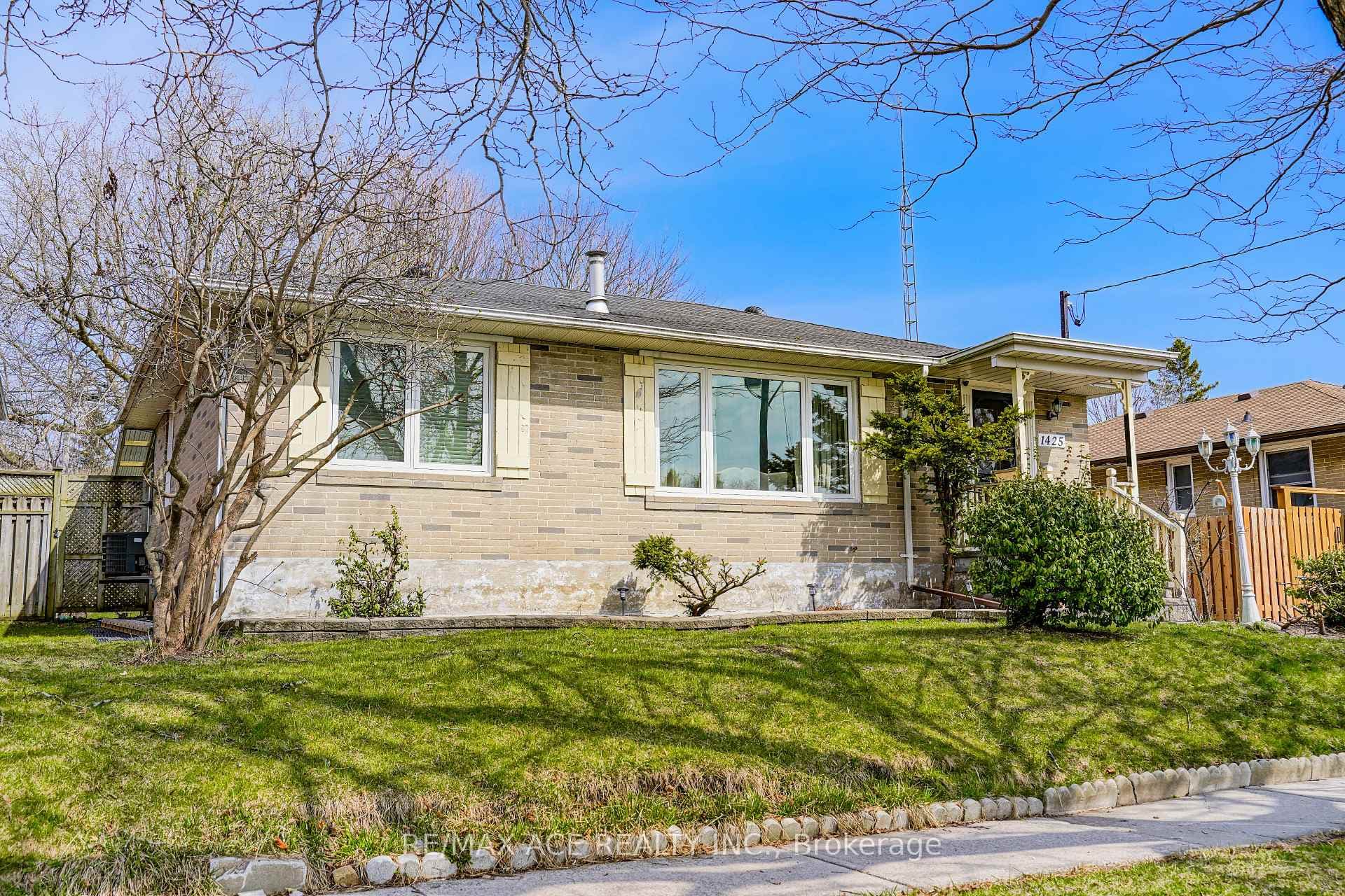 1425 Lakefield Street photo 2