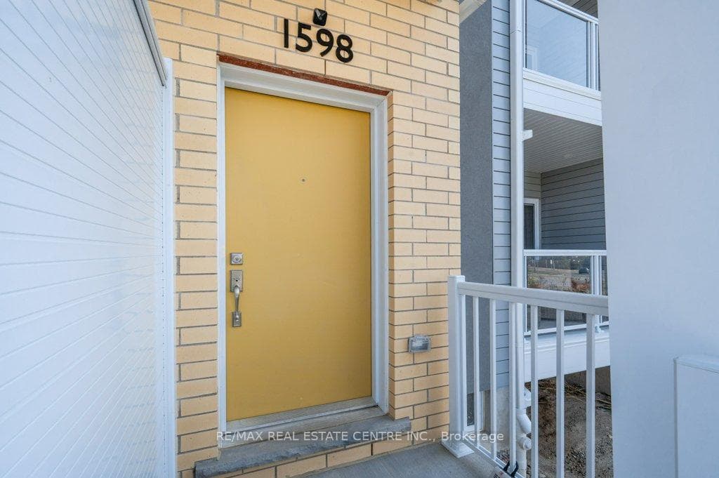 1598 Fischer Hallman Road photo 2