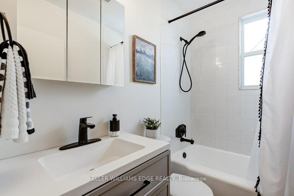 202 Erindale Avenue photo 15