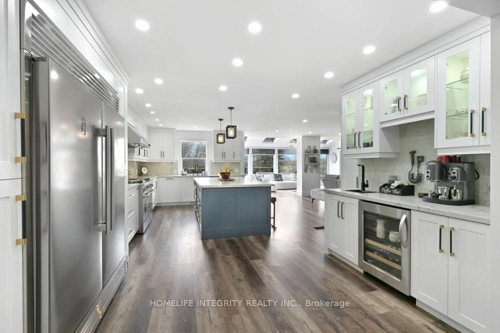 VIEW OF KITCHEN FROM D/R