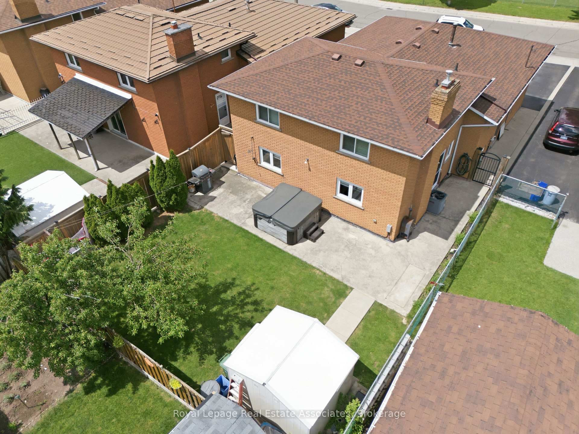 477 Queen Victoria Drive photo 40