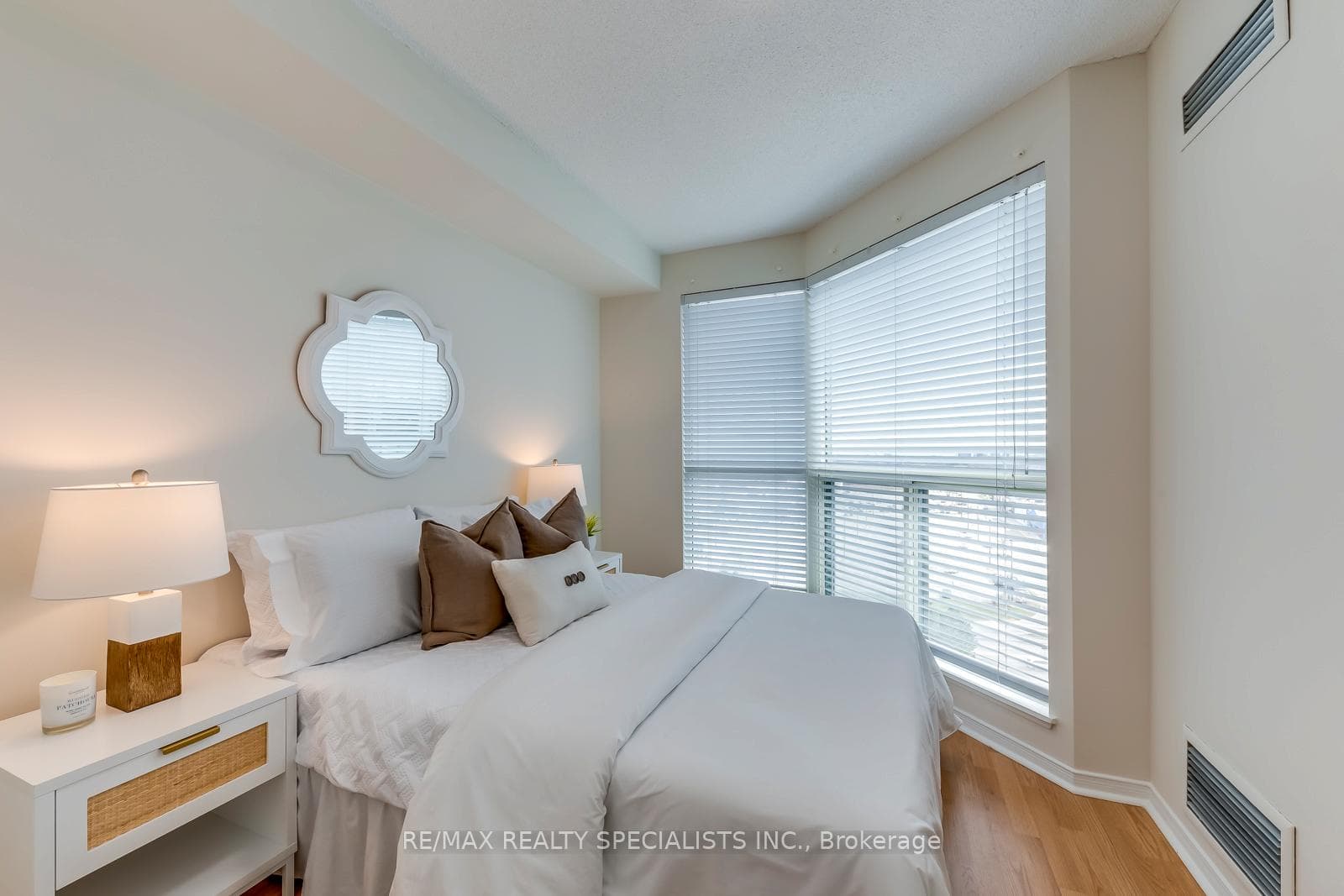 Second bedroom featuring views of Lake Ontario