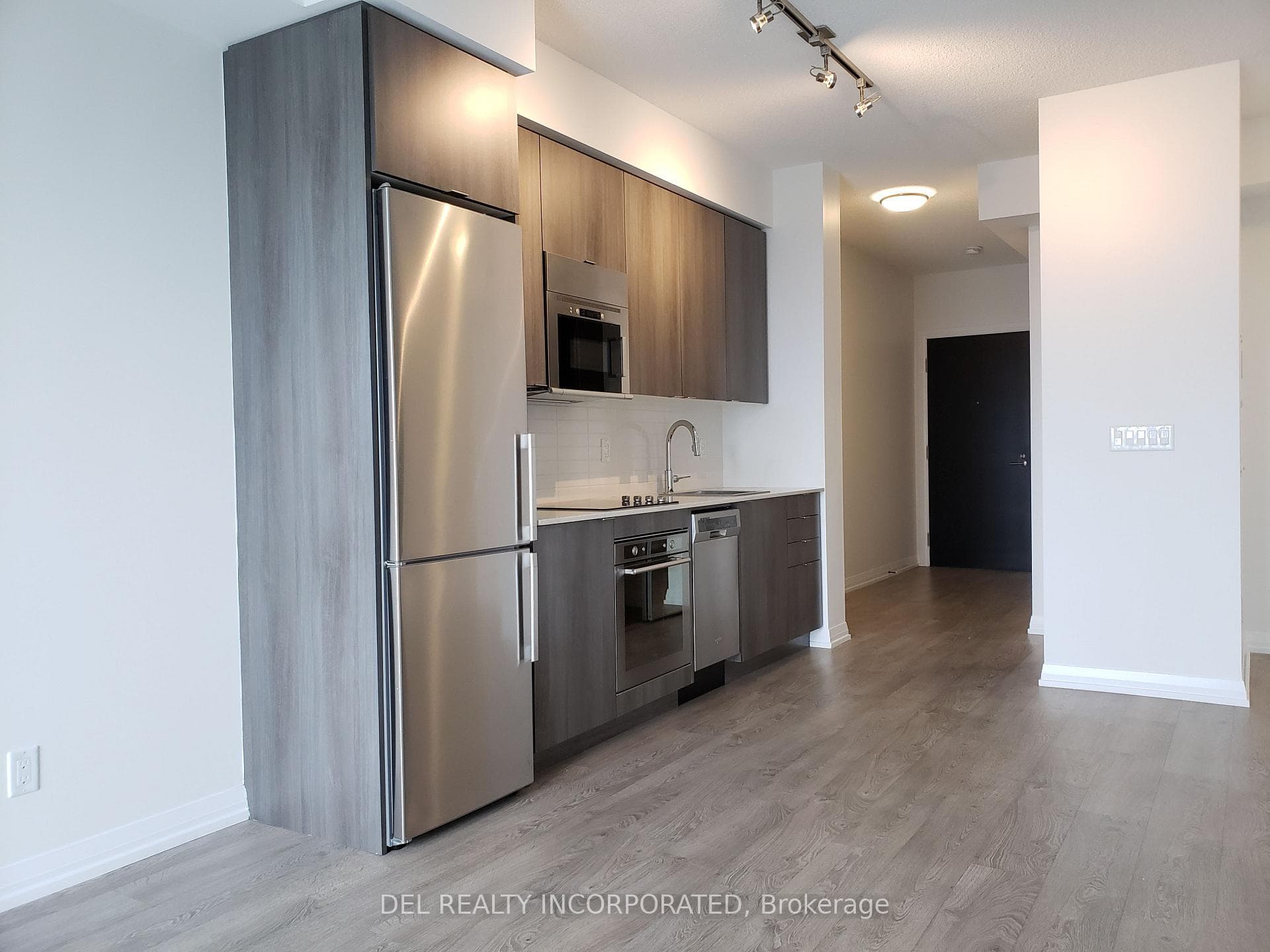 101 Erskine Avenue Unit 2005 photo 1