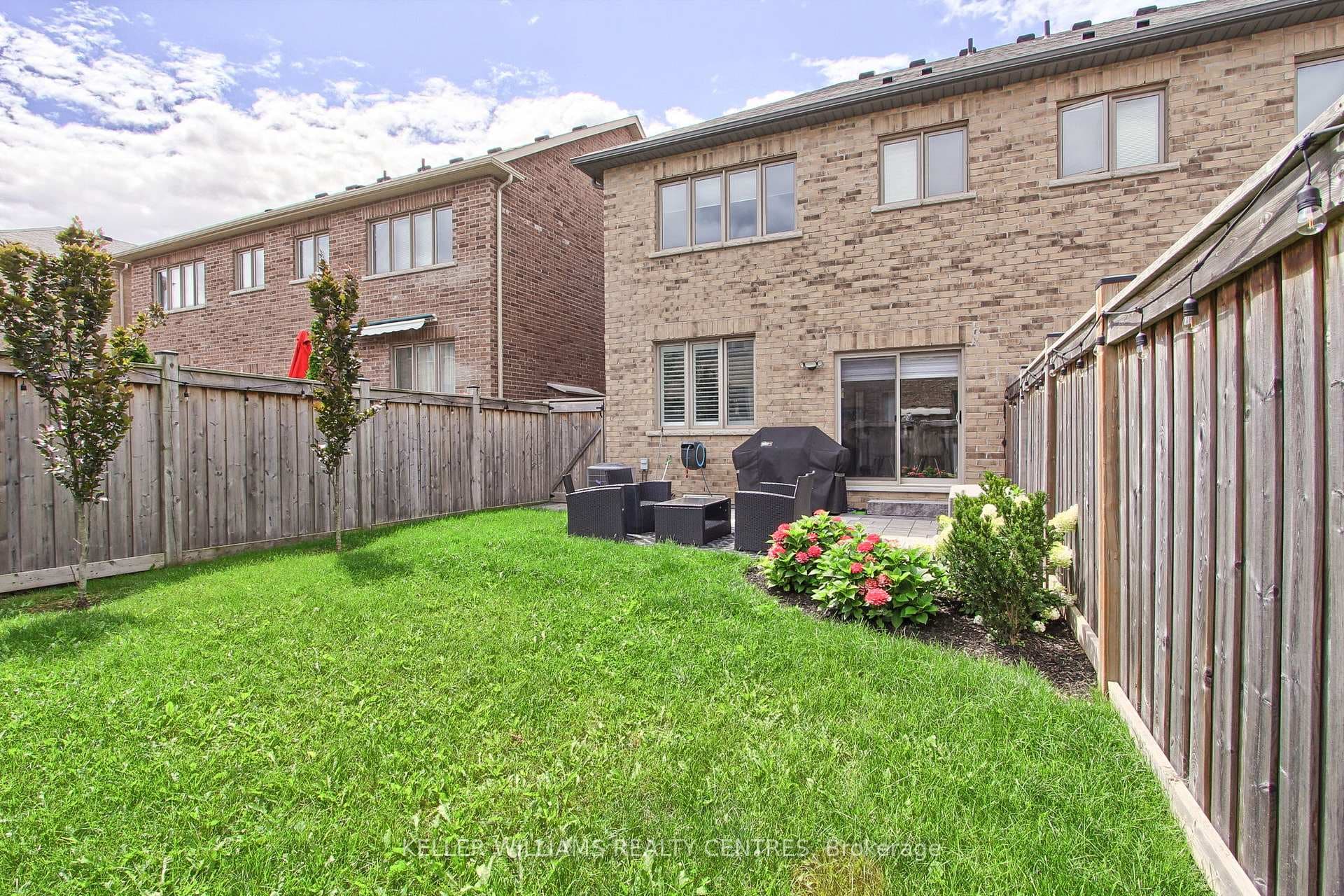 721 Yarfield Crescent photo 39