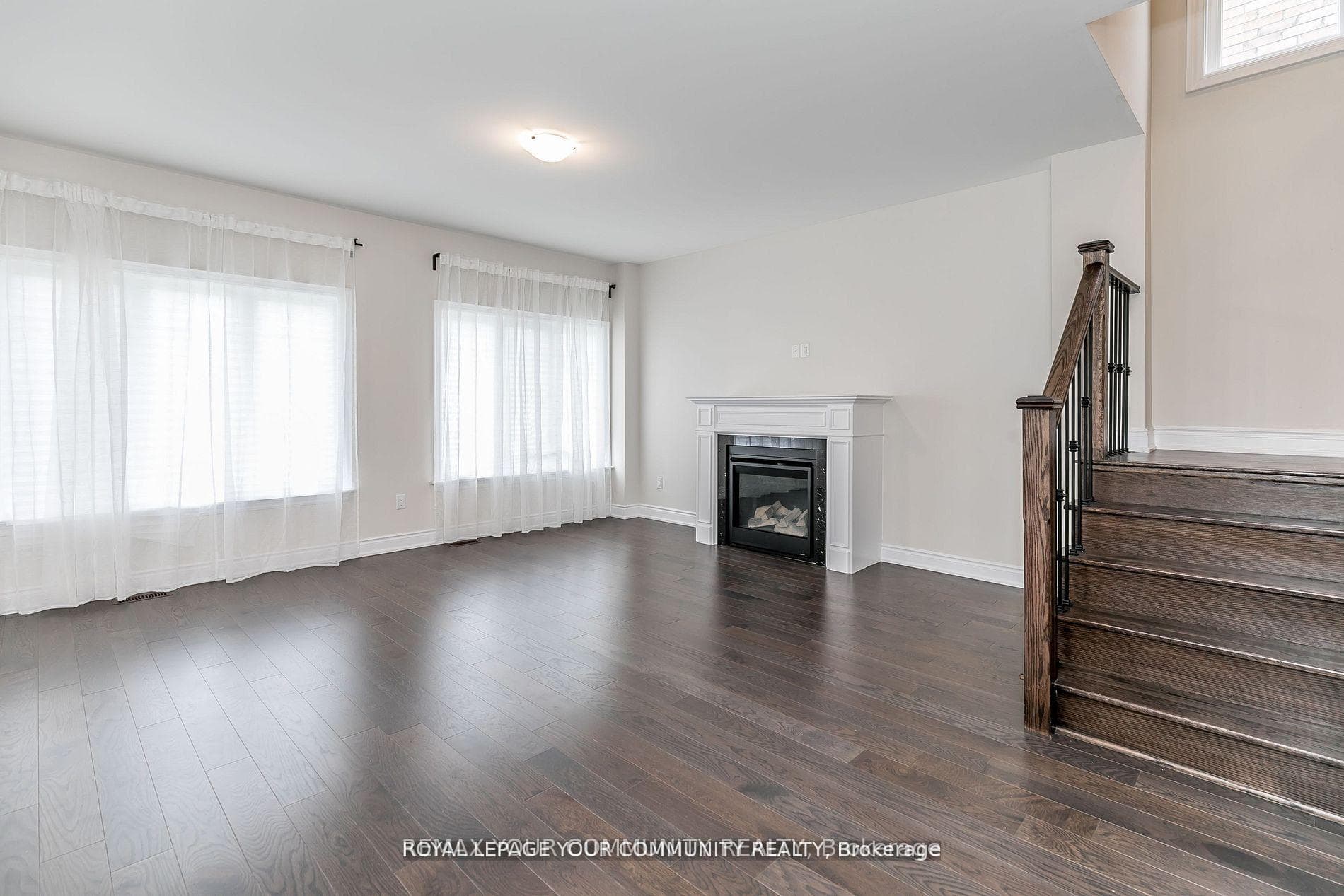 27 Lorne Thomas Place photo 10