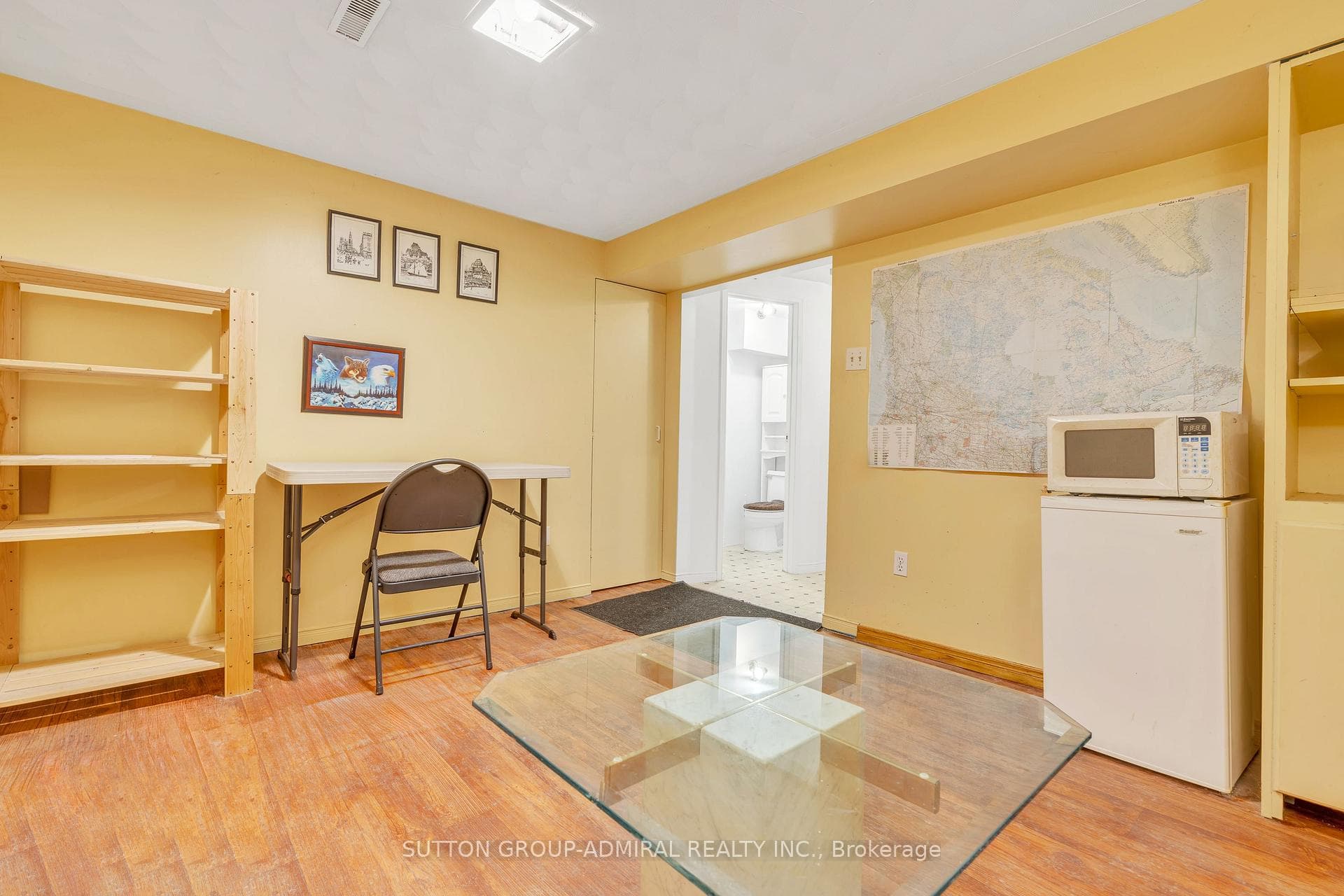 35 Mowat Crescent photo 24