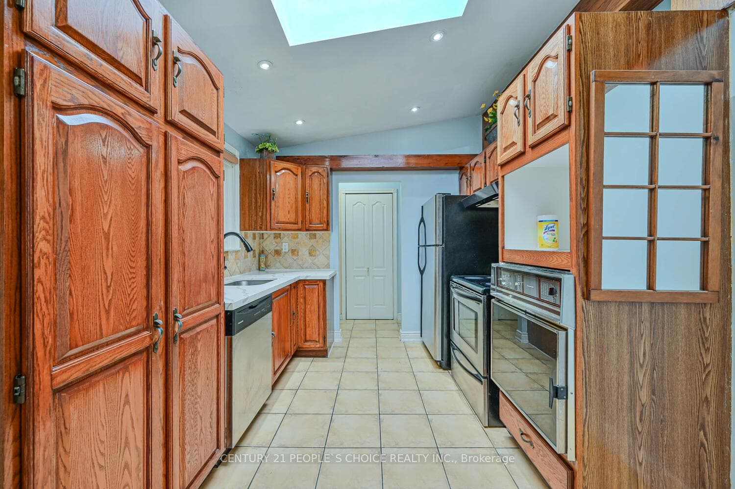 11 Checker Court photo 16