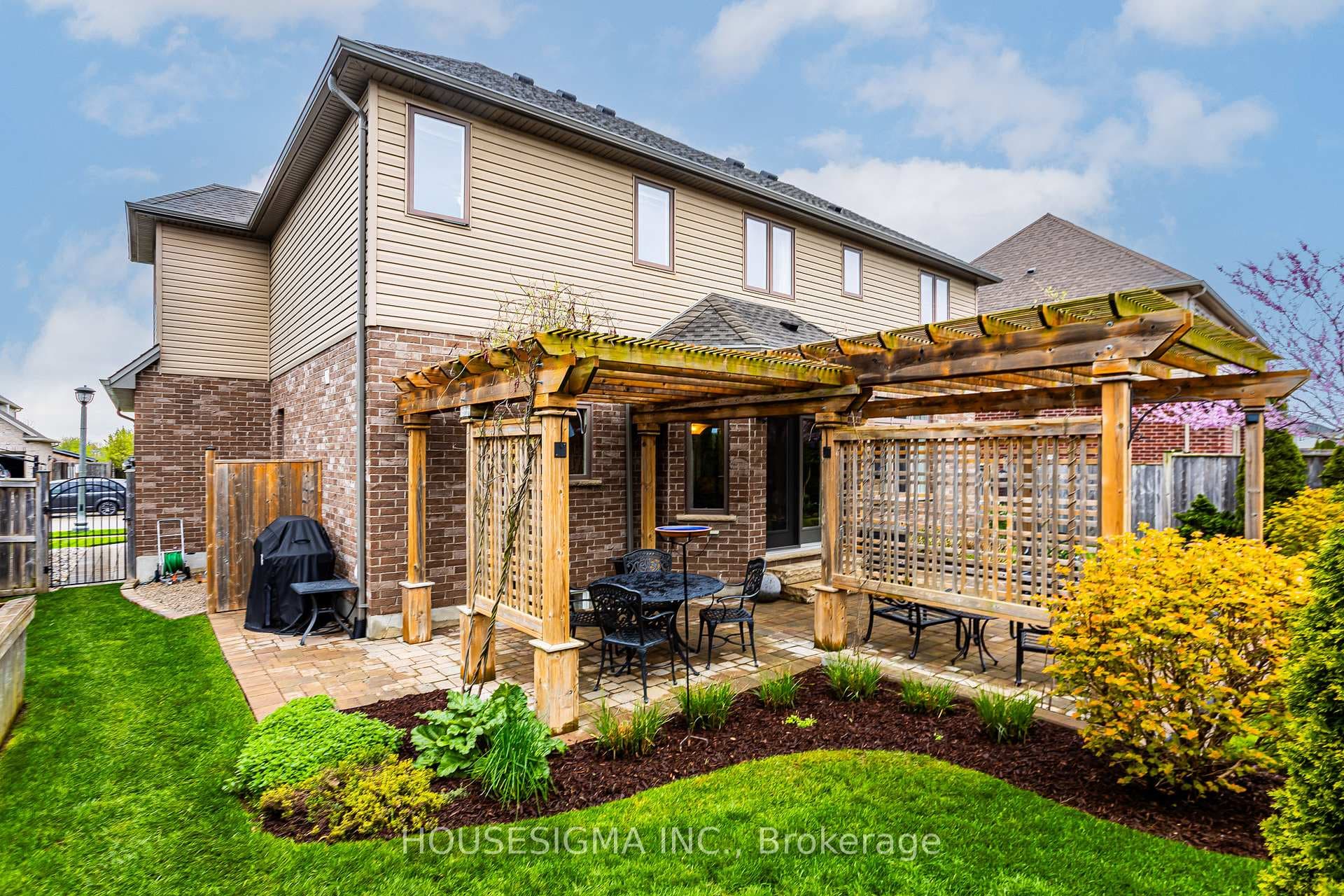 2445 Kains Road photo 33