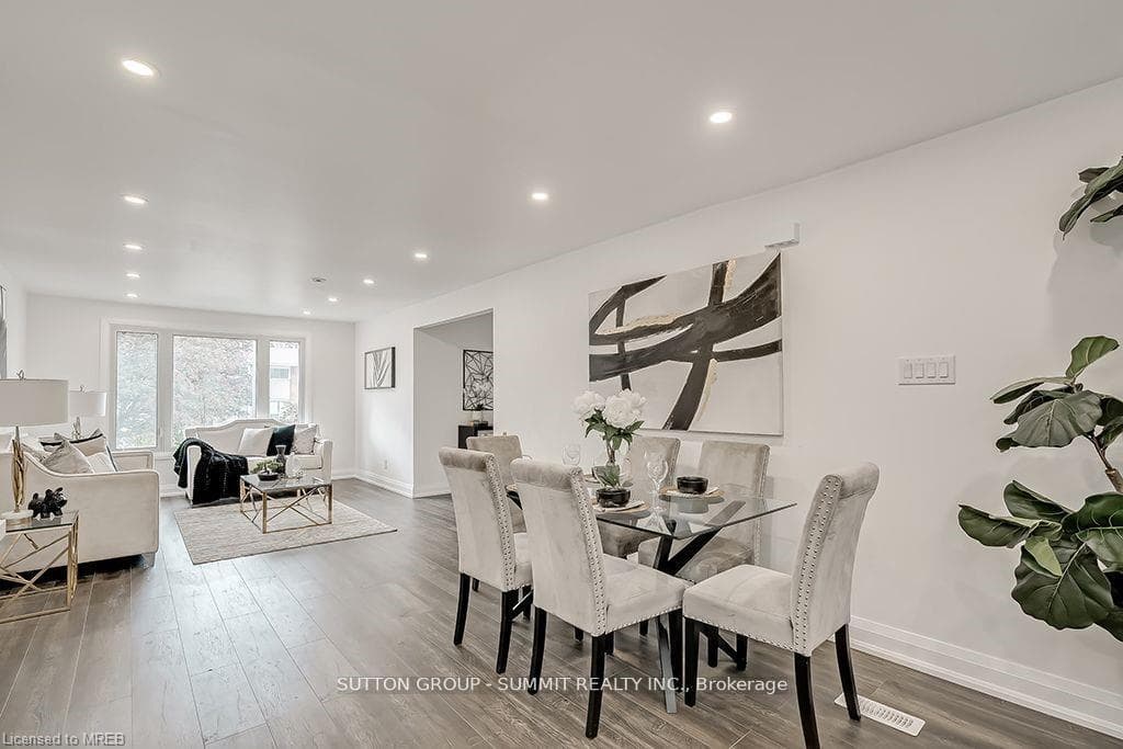 16 Upper Canada Drive Unit Upper photo 8