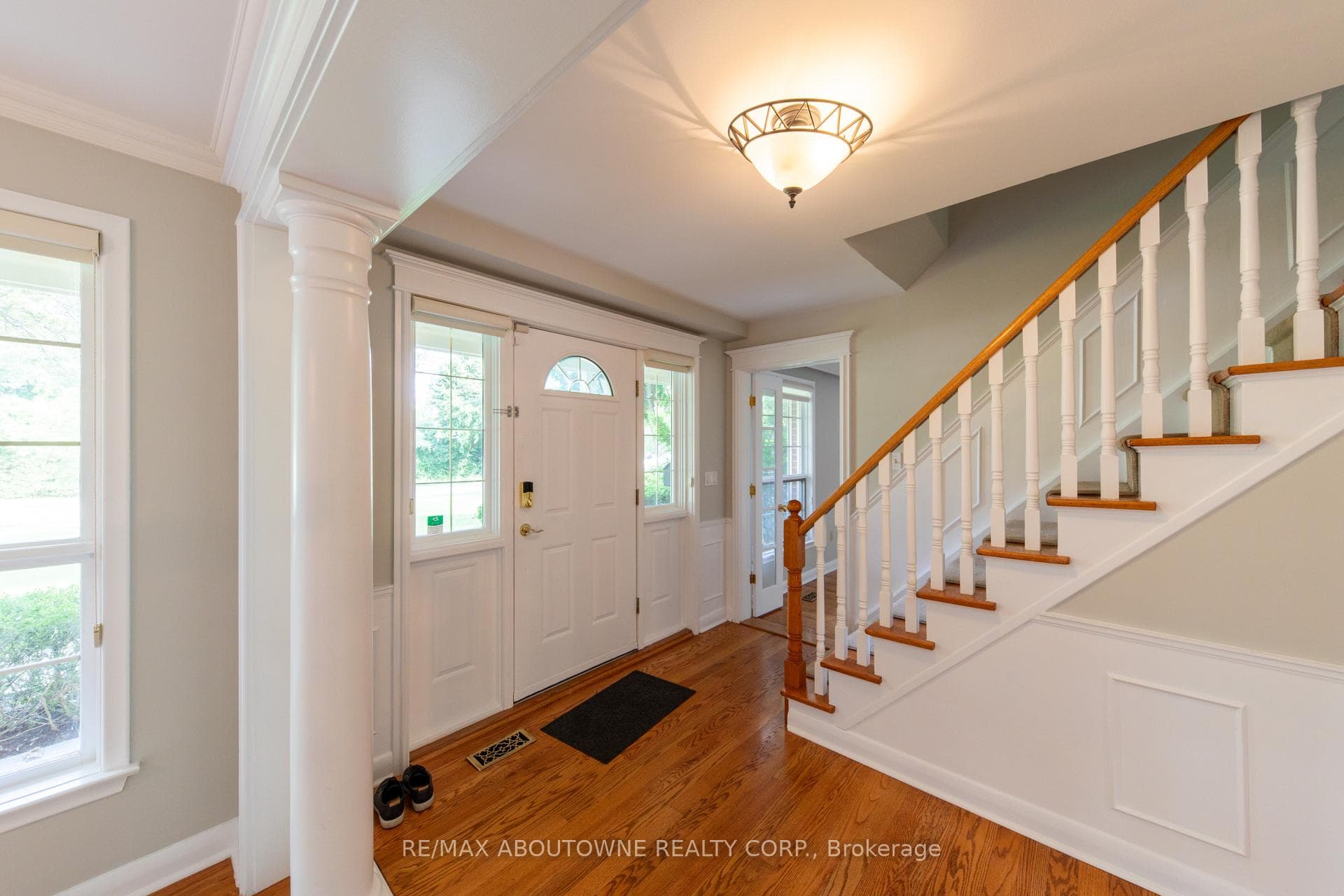 1290 Braeside Drive photo 4