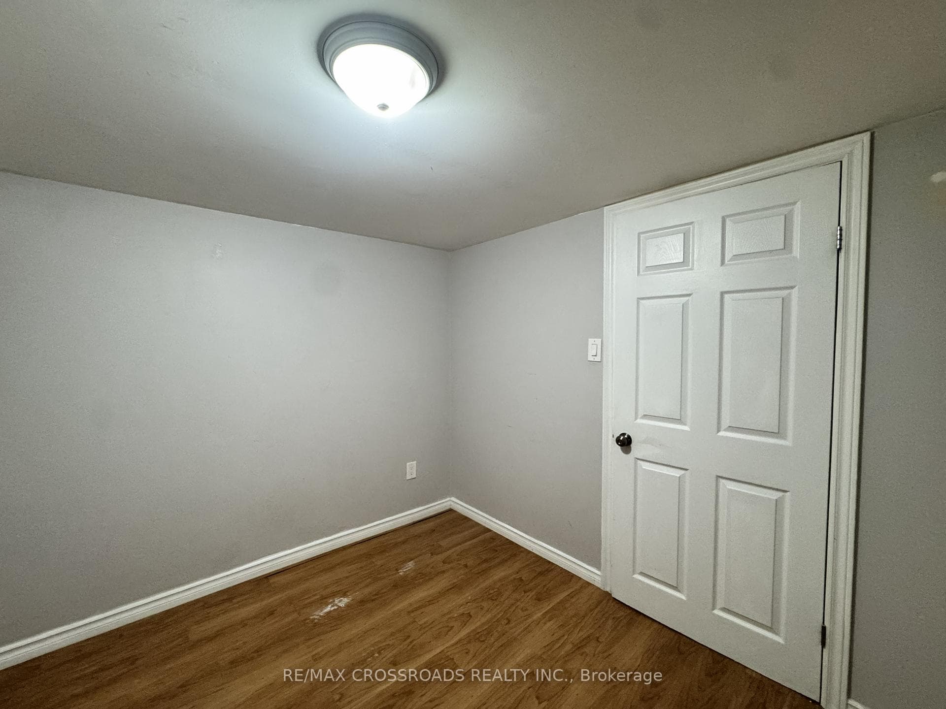 21 Davis Road Unit Lower photo 6