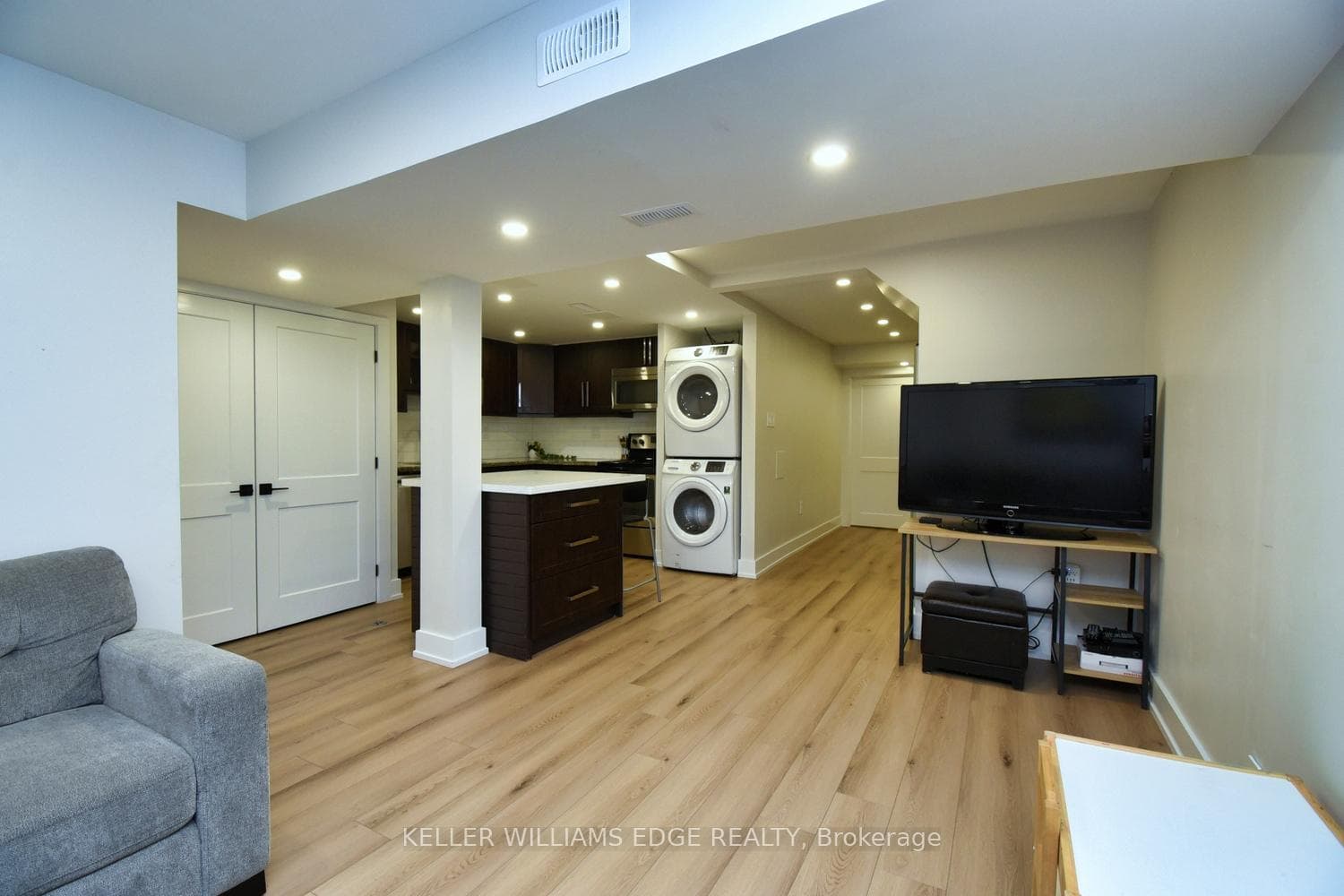 149 Essling Avenue photo 32