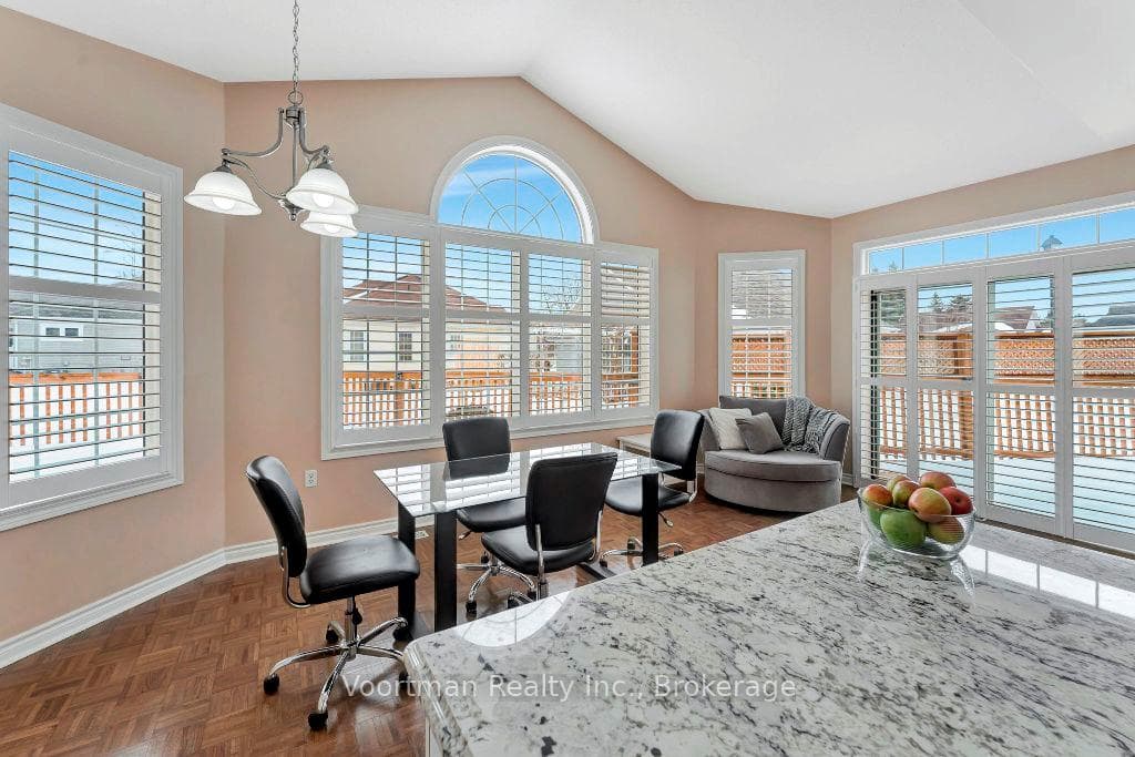 98 Silverbirch Boulevard Unit 20 photo 6