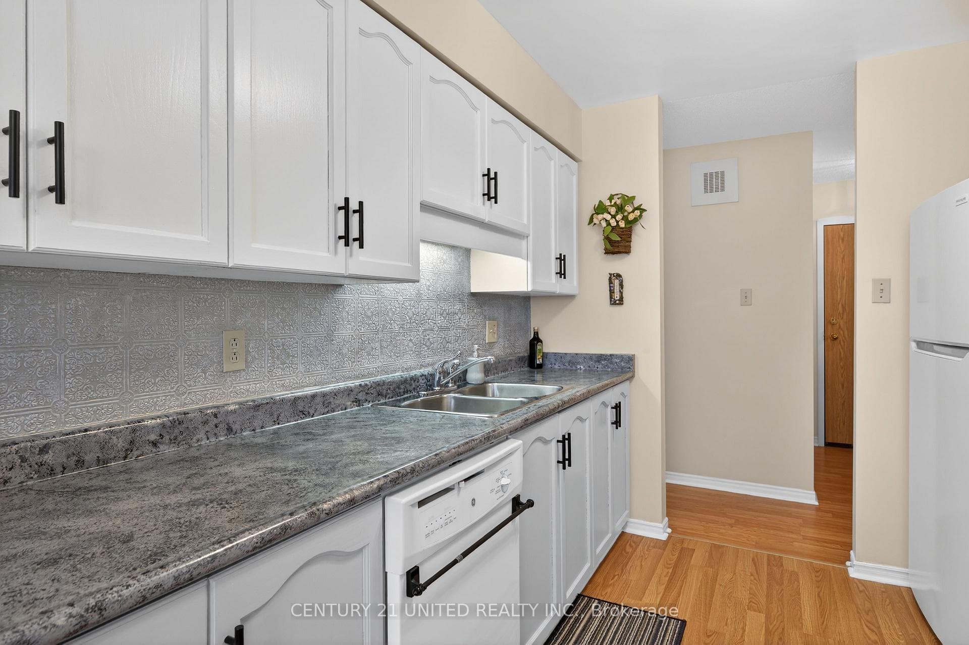 2185 Walker Avenue Unit 206 photo 21