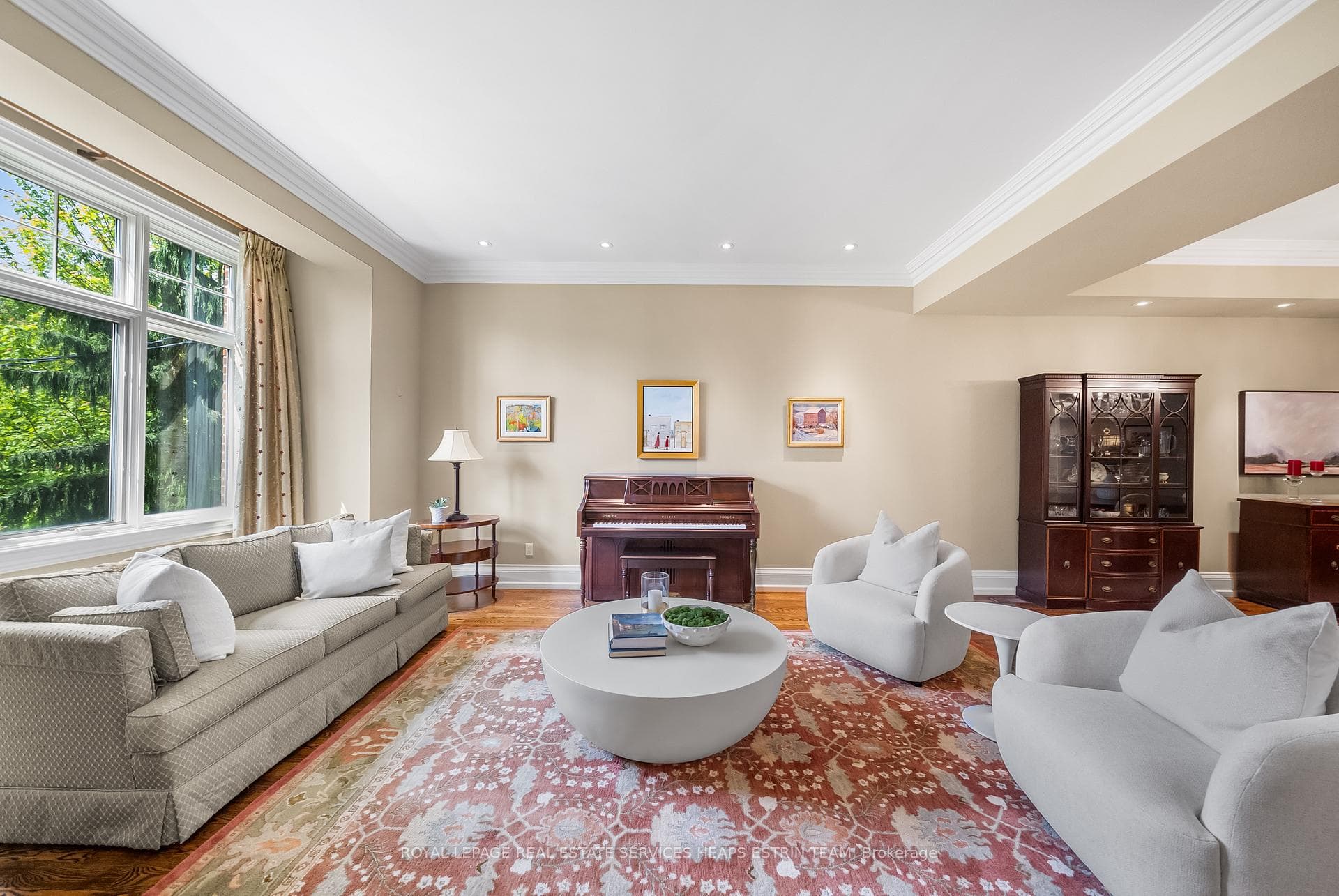 114 Belsize Drive photo 5
