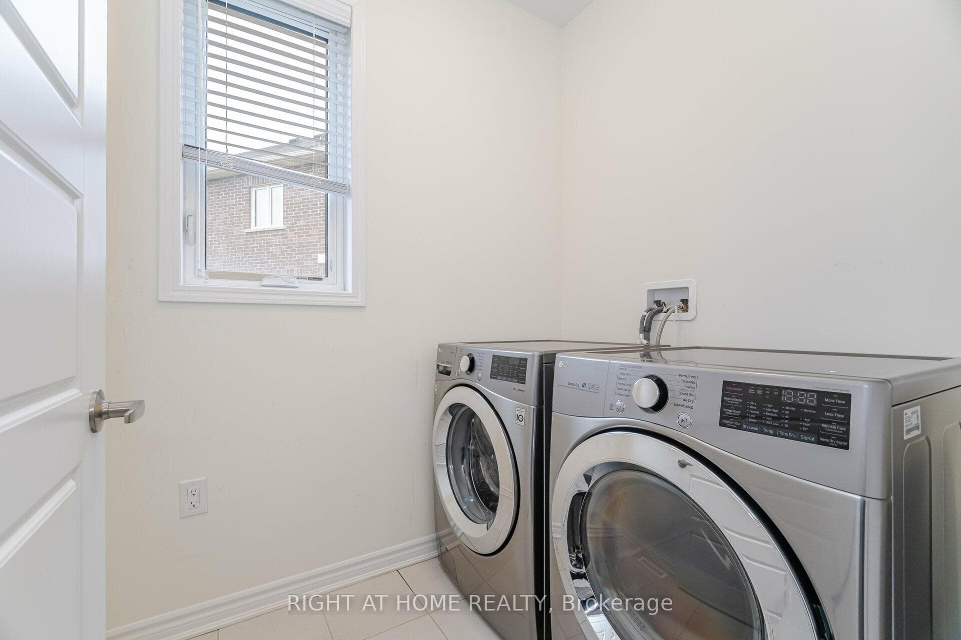 908 Sumac Gardens photo 20