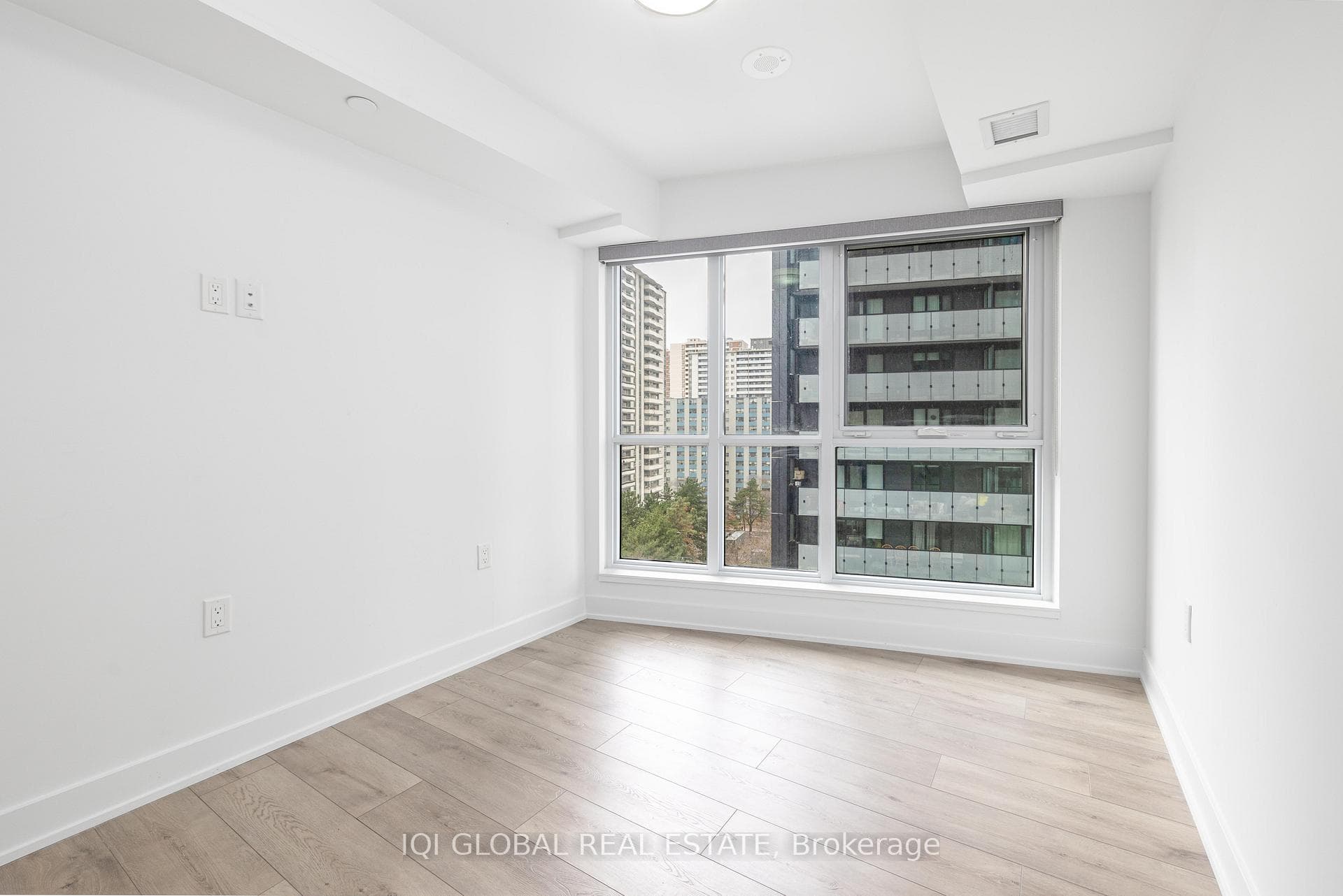 585 Bloor Street Unit 922 photo 20