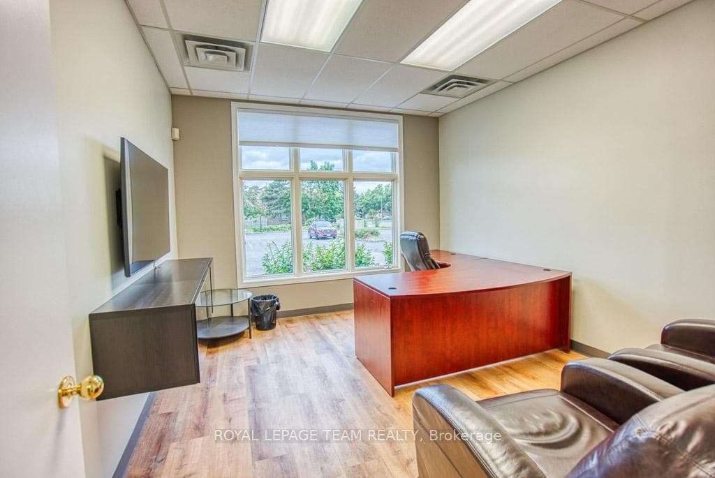 84 Centrepointe Drive photo 5