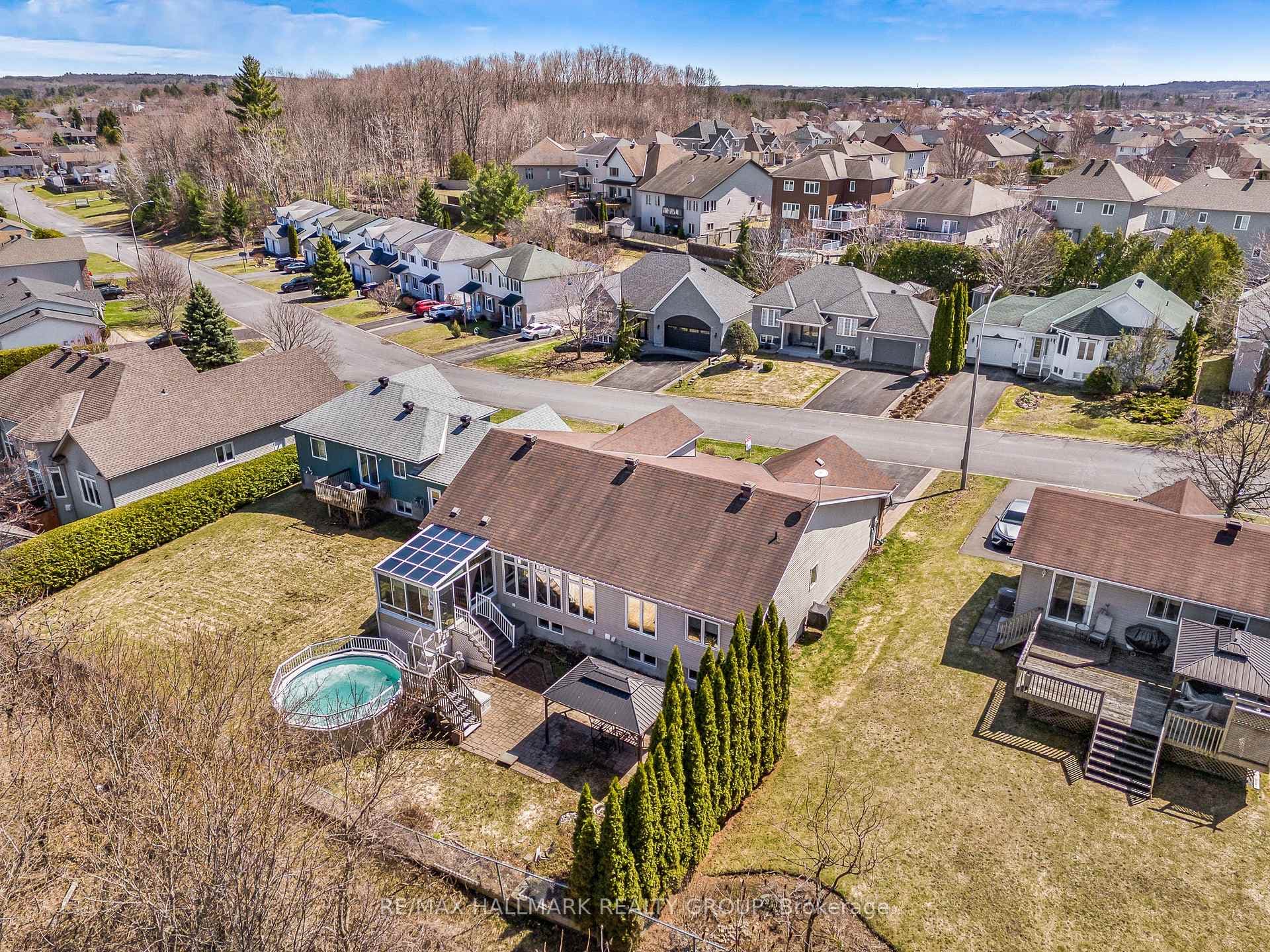 1103 DES PINS Avenue photo 3