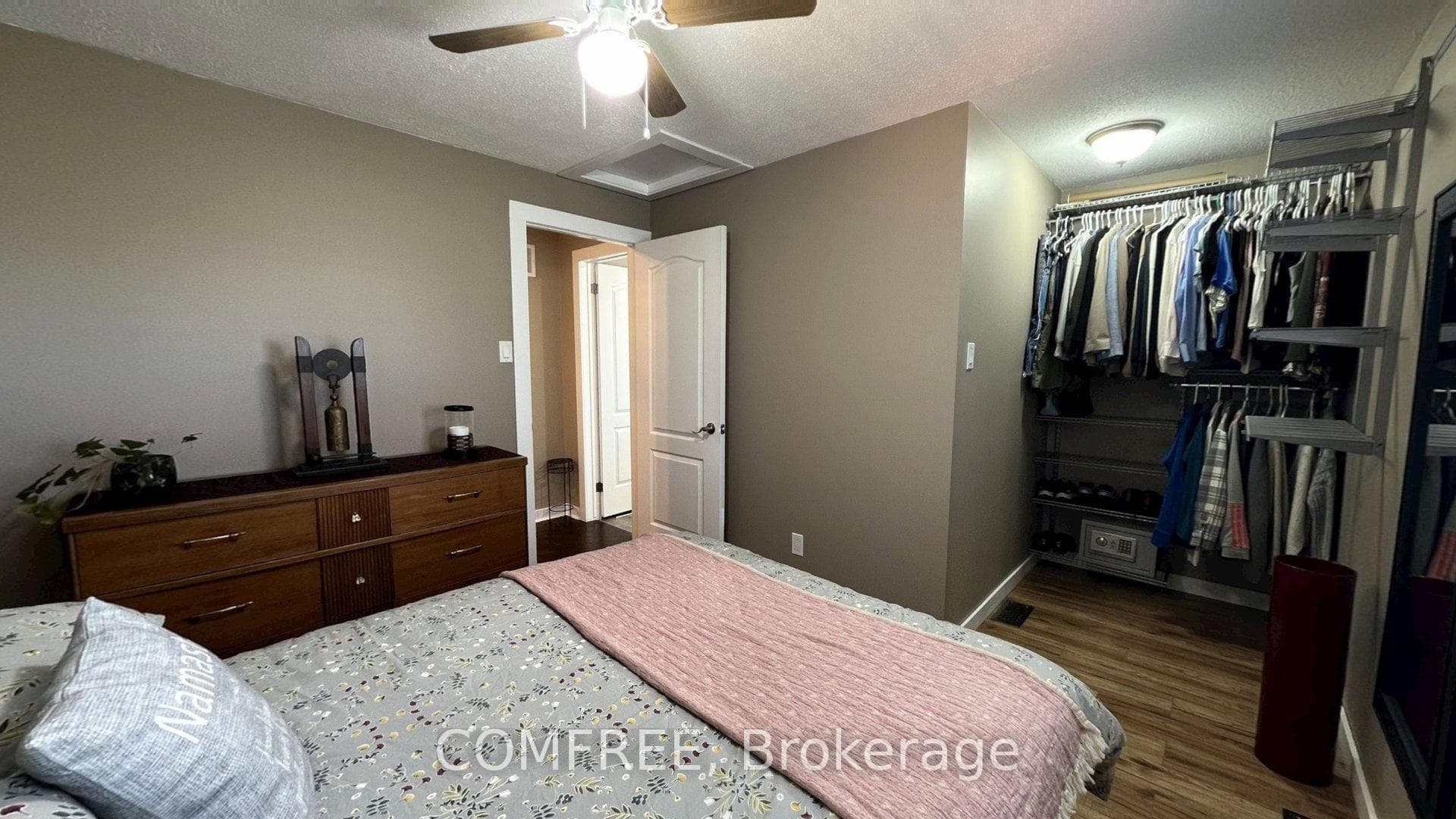 2093 Boake Street photo 20