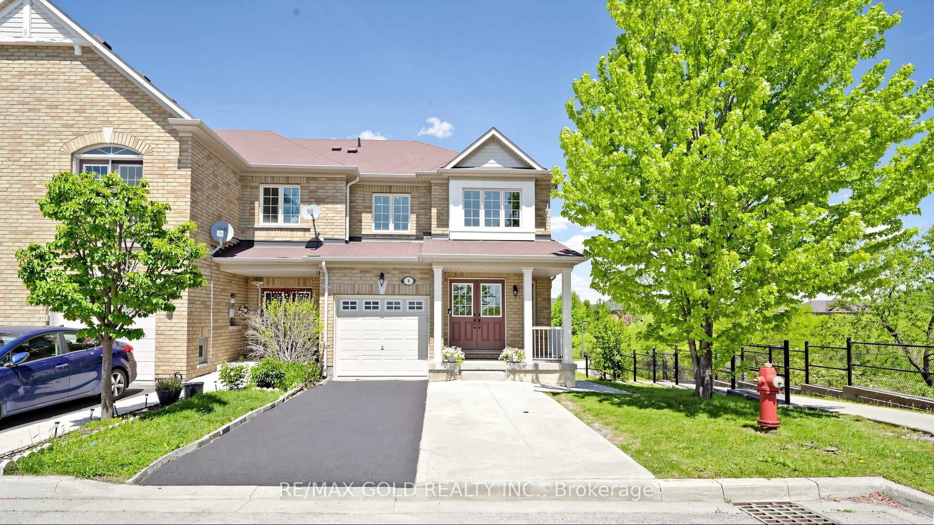 9 Edgewater Court photo 2