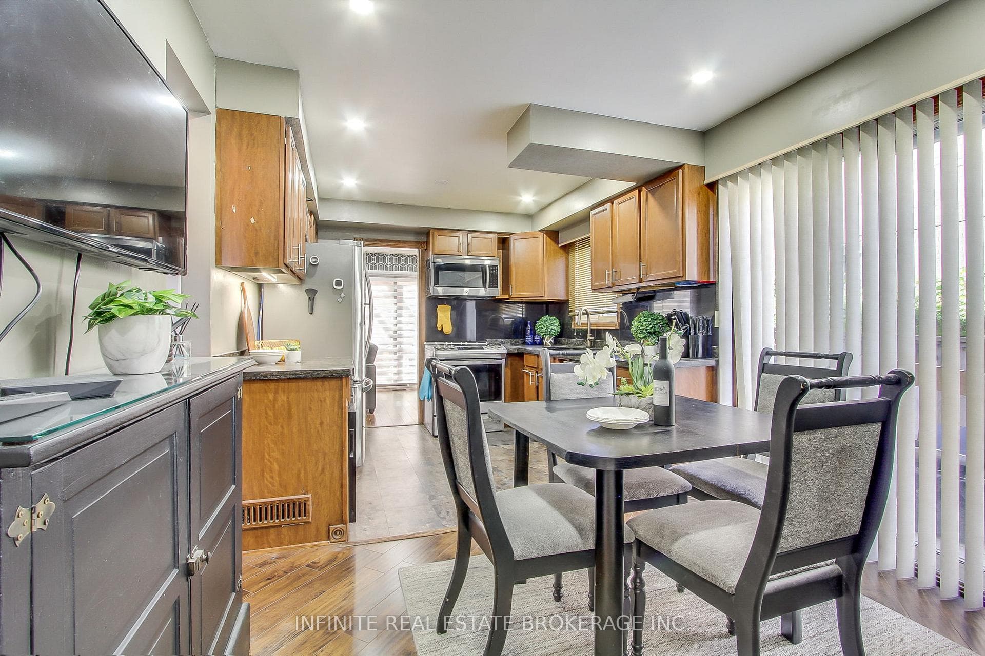 765 Queensbridge Drive photo 17