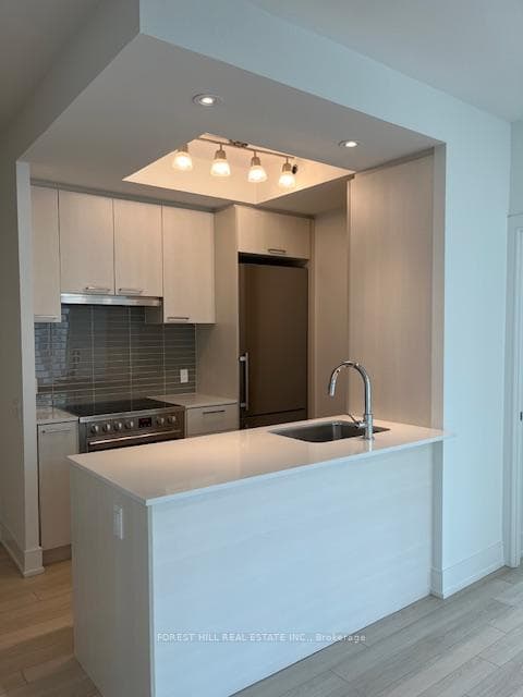 310 Tweedsmuir Avenue Unit 402 photo 6