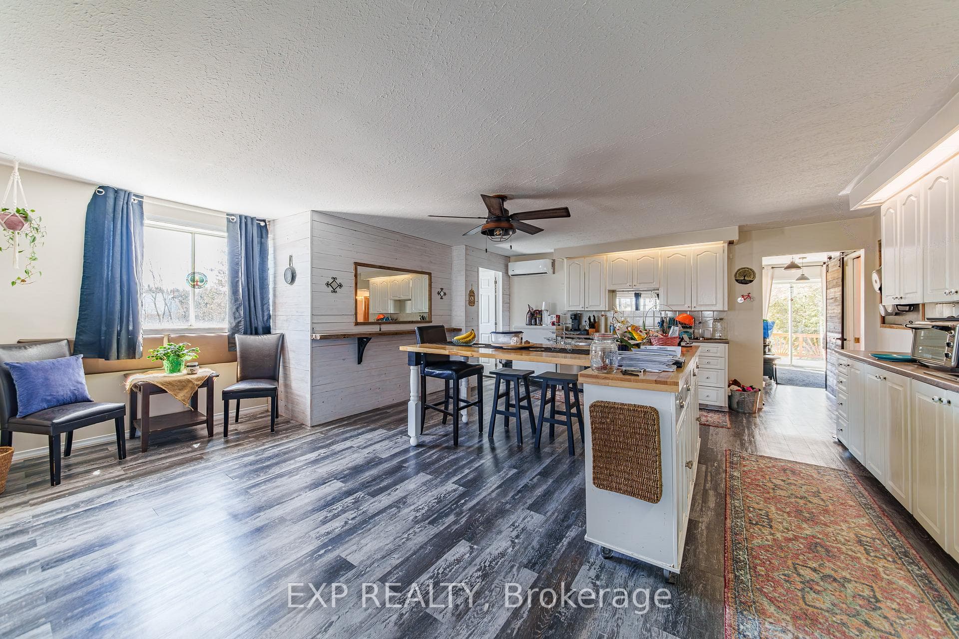 4612 Ste Catherine Street photo 5