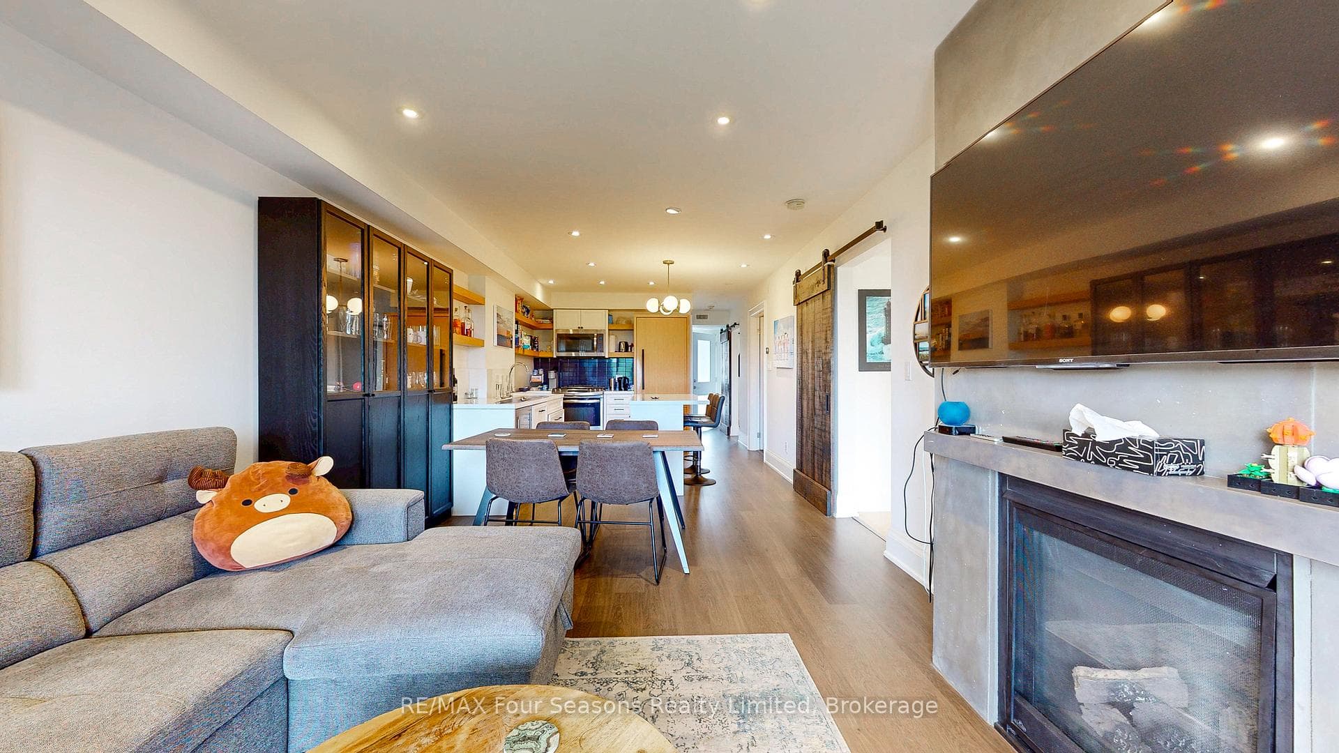 6 Anchorage Crescent Unit 203 photo 2