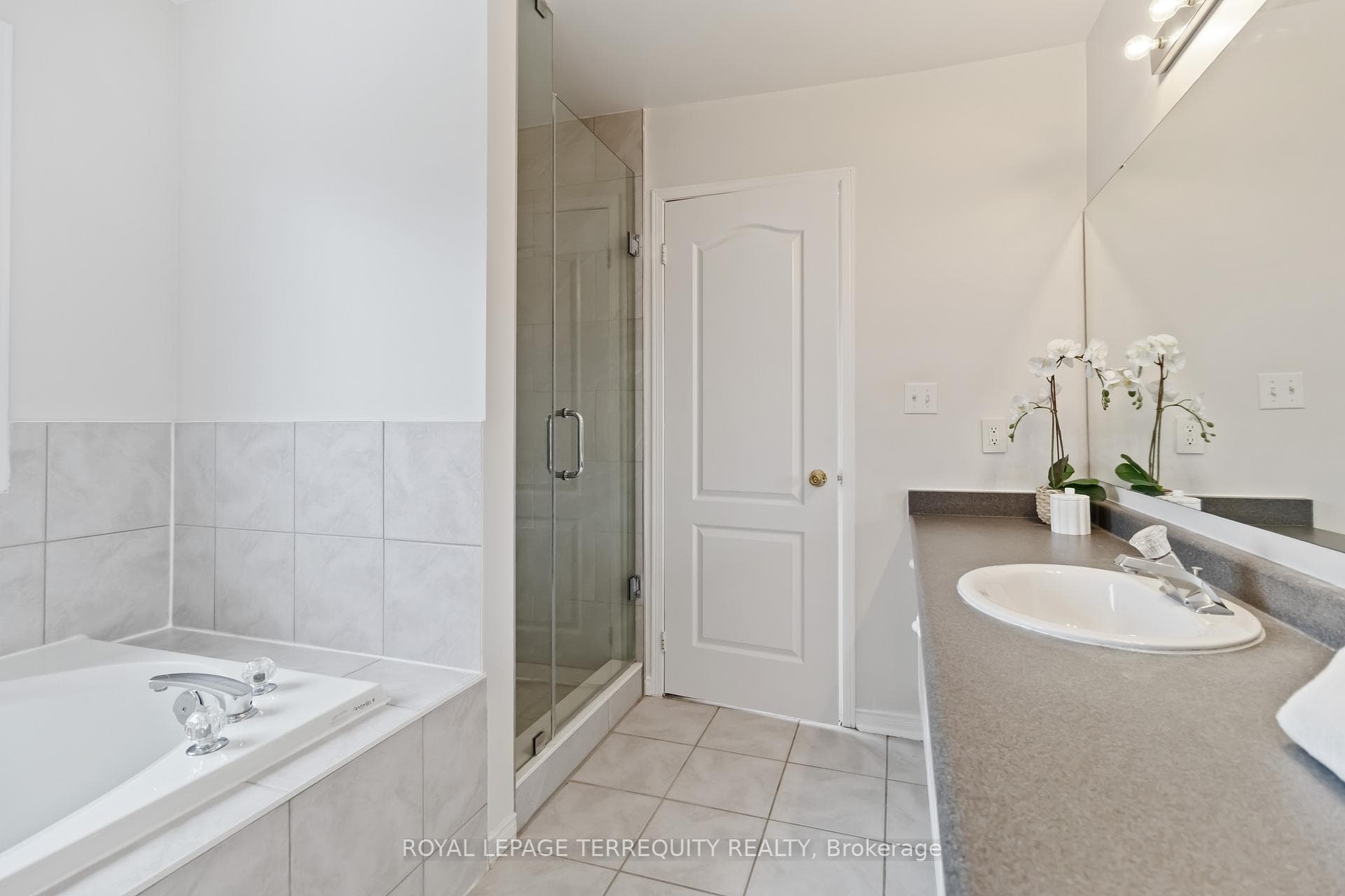 1096 Galesway Boulevard photo 21