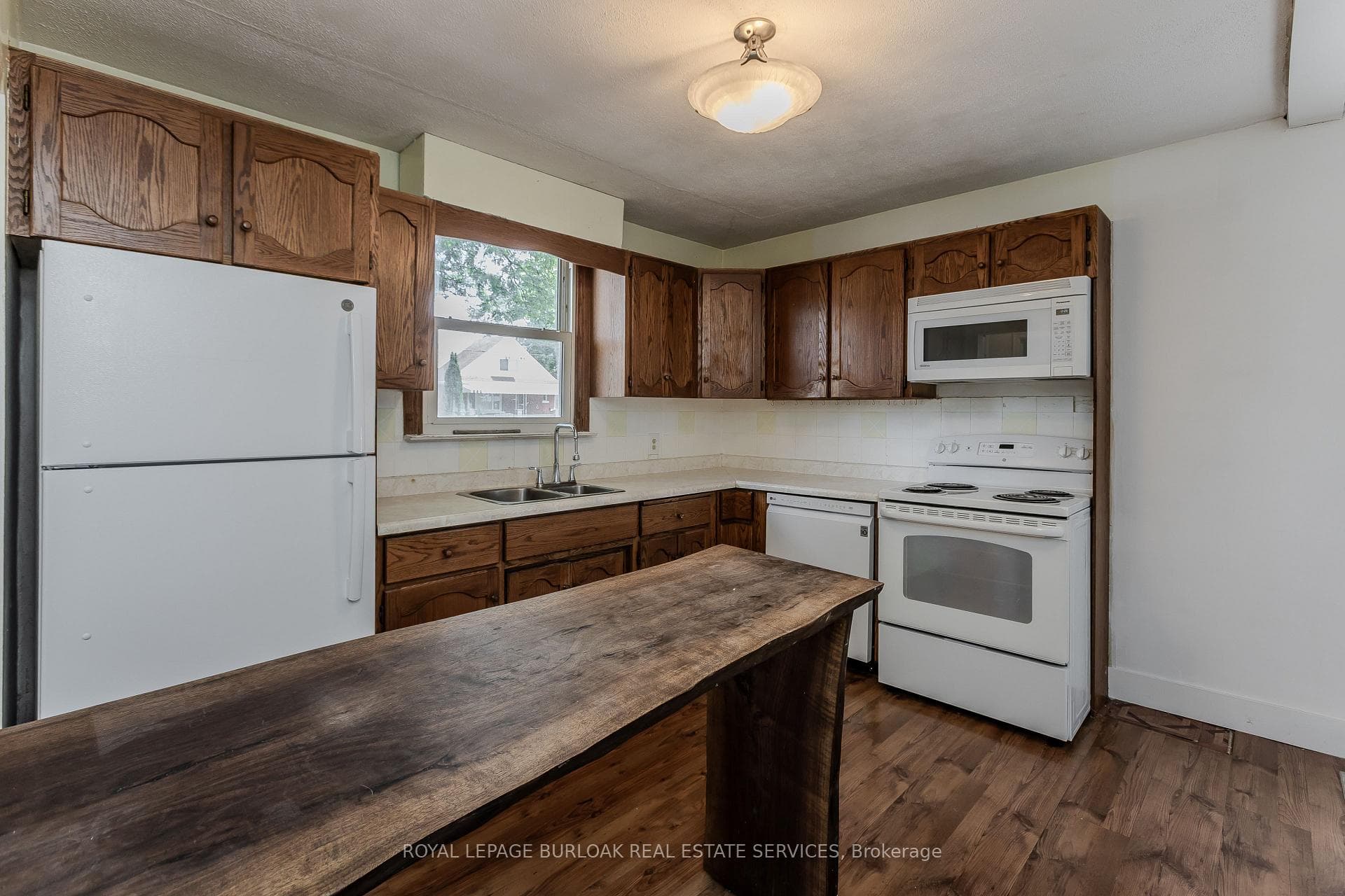 456 East 42nd Street photo 8