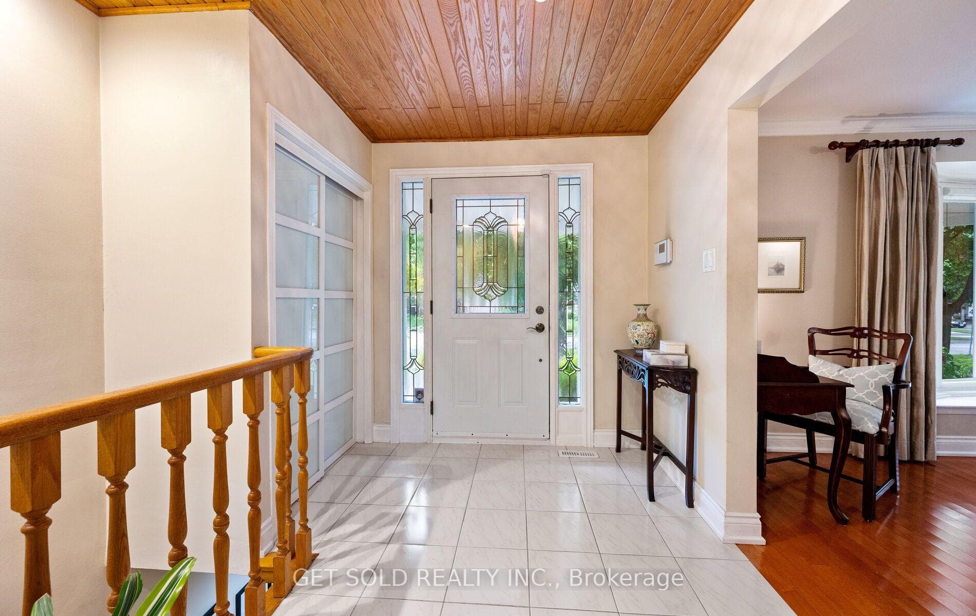 Interior entryway
