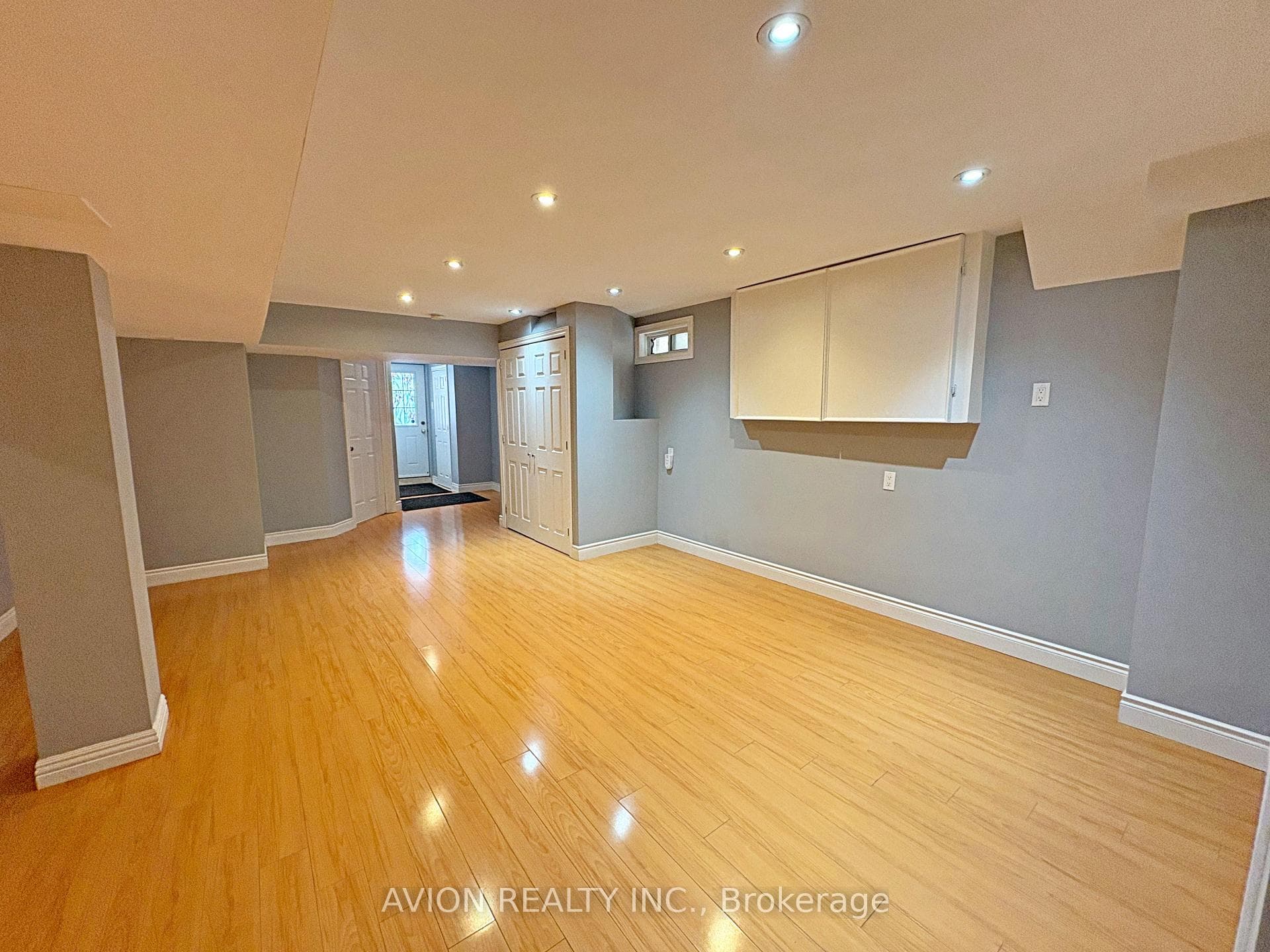 91 Ridgeway Court Unit Lower photo 3