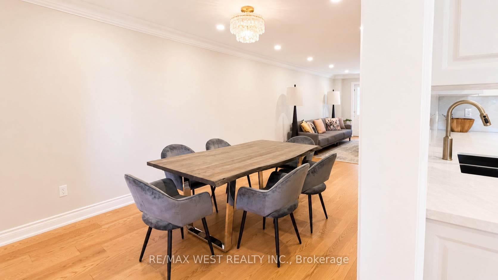65 Foch Avenue photo 7