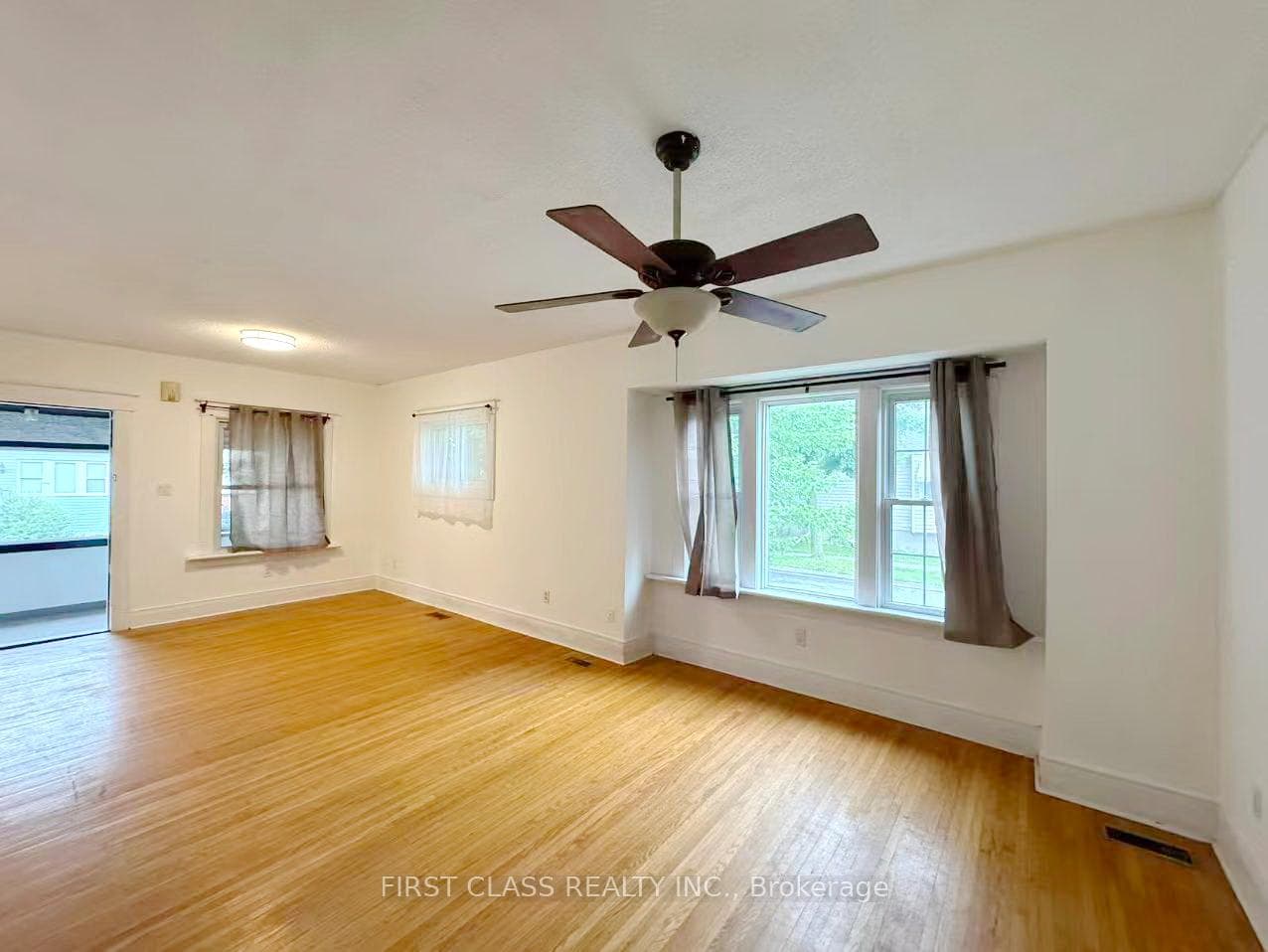 9 Grantham Avenue photo 9