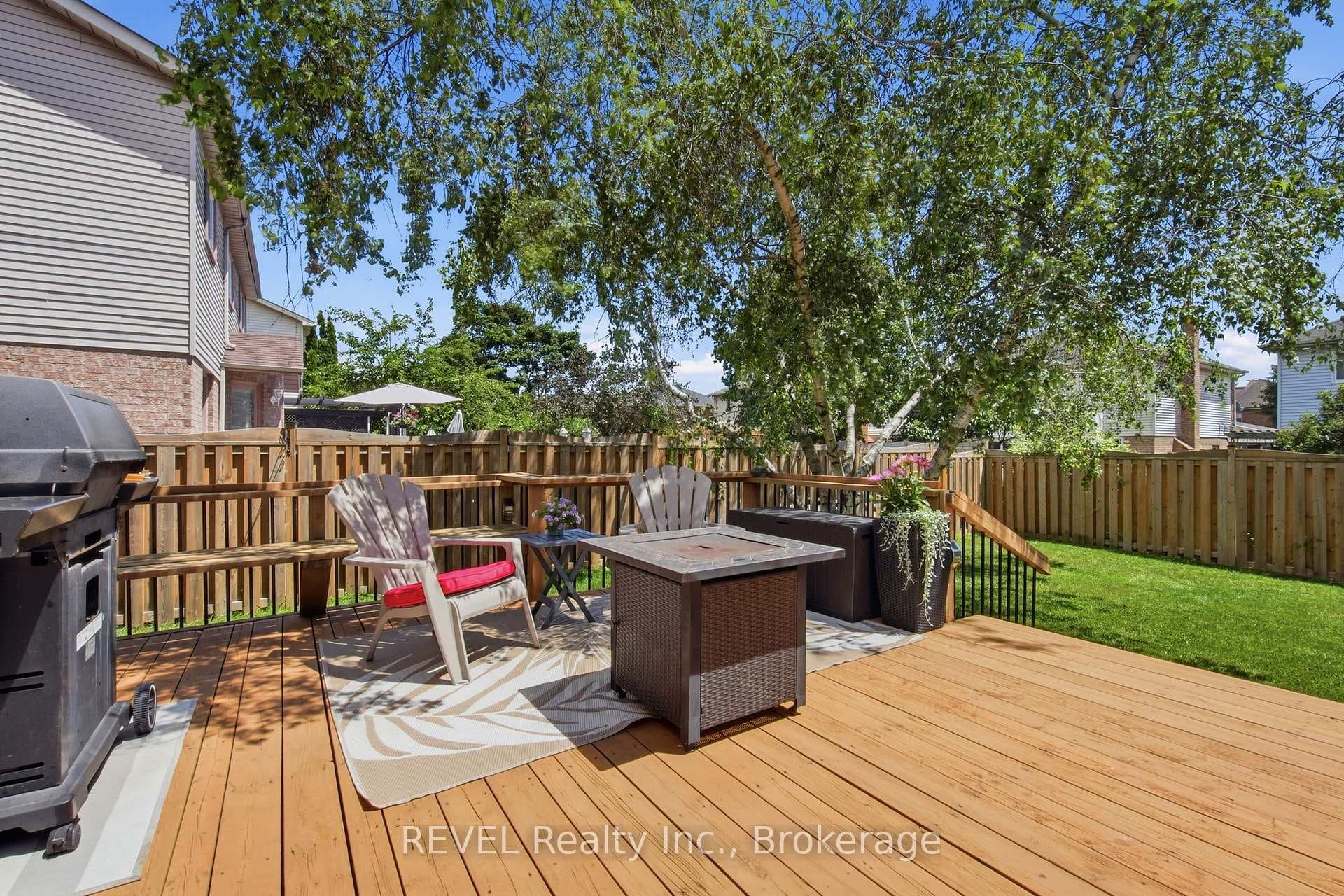 29 Stratton Crescent photo 42