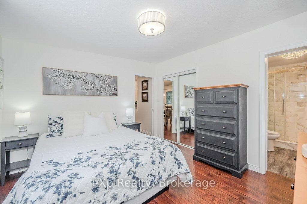 4 Bush Lane photo 25