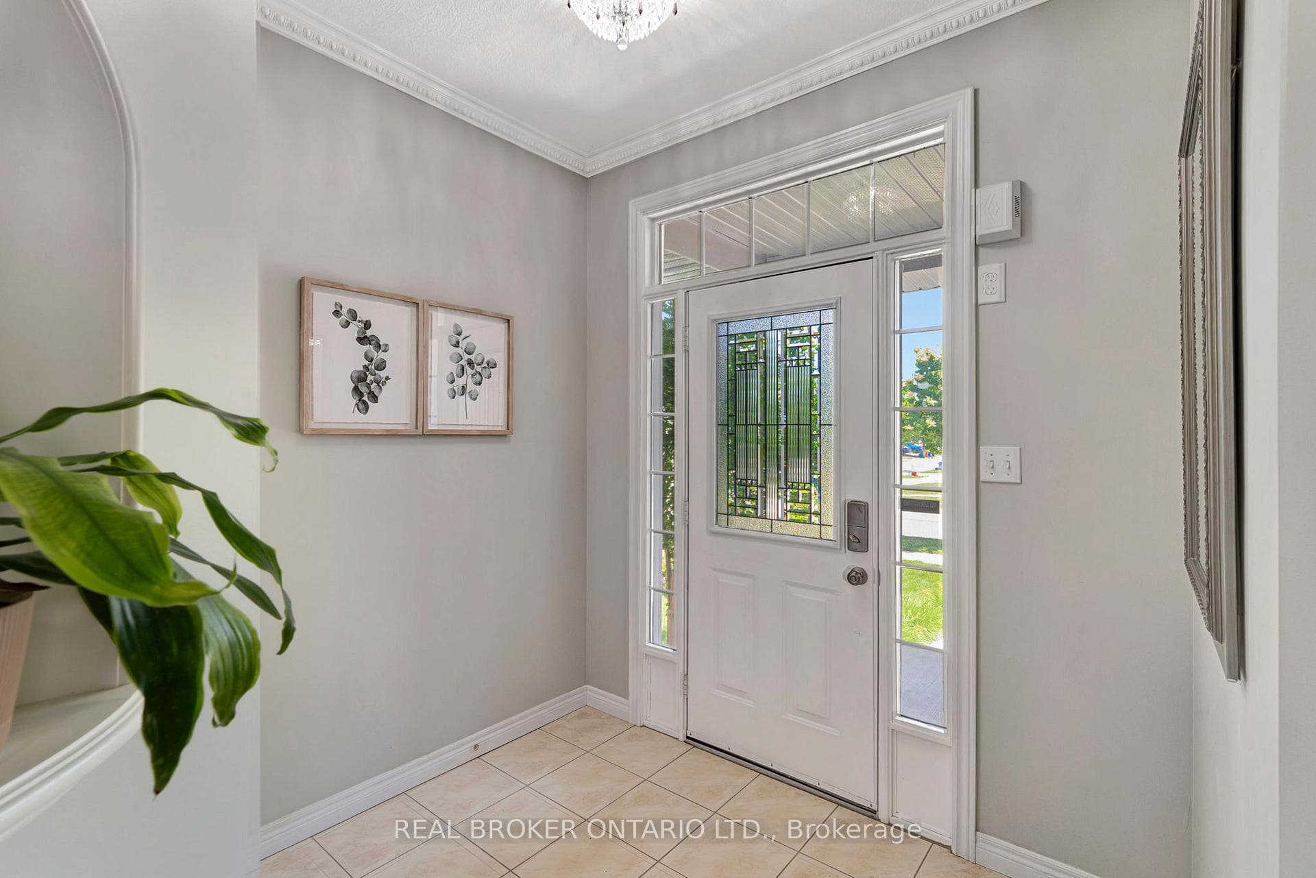 35 Dubrick Crescent photo 4