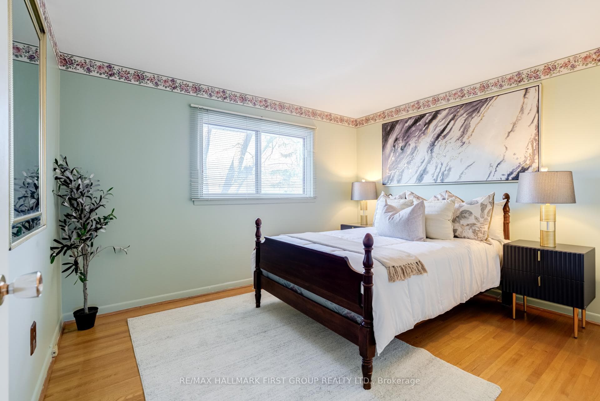 48 Ravencliff Crescent photo 14