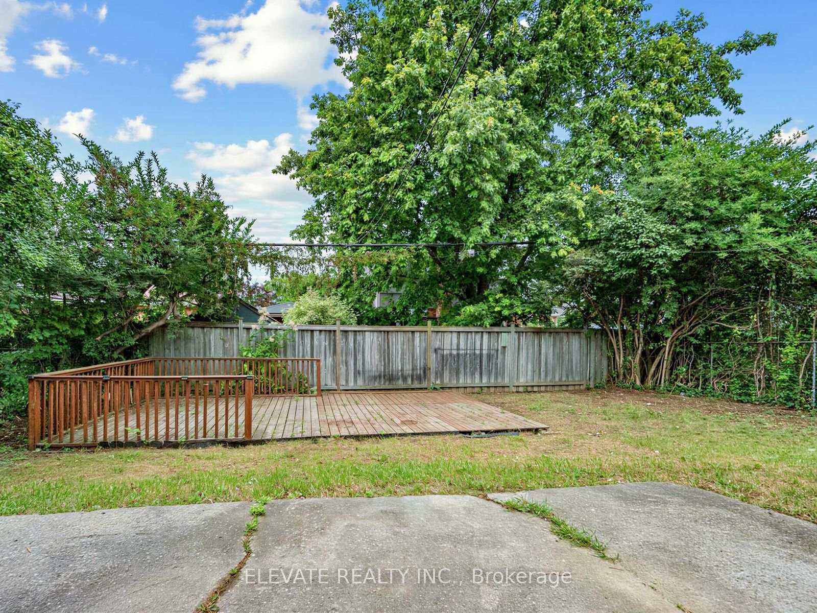 730 Danforth Road photo 32