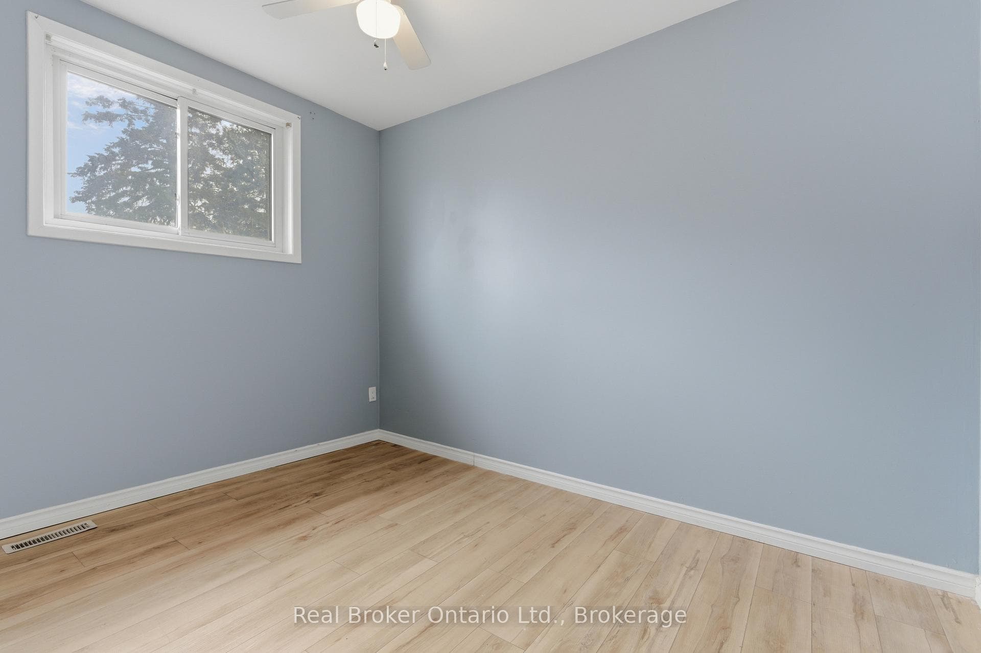 880 LAWRENCE Road photo 22
